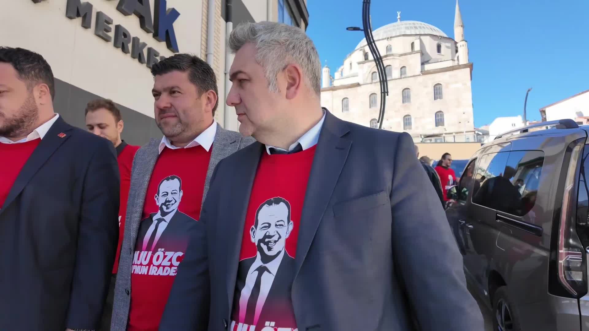 CHP'den Bolu'da bazı zincir marketlere siyah çelenkli protesto...