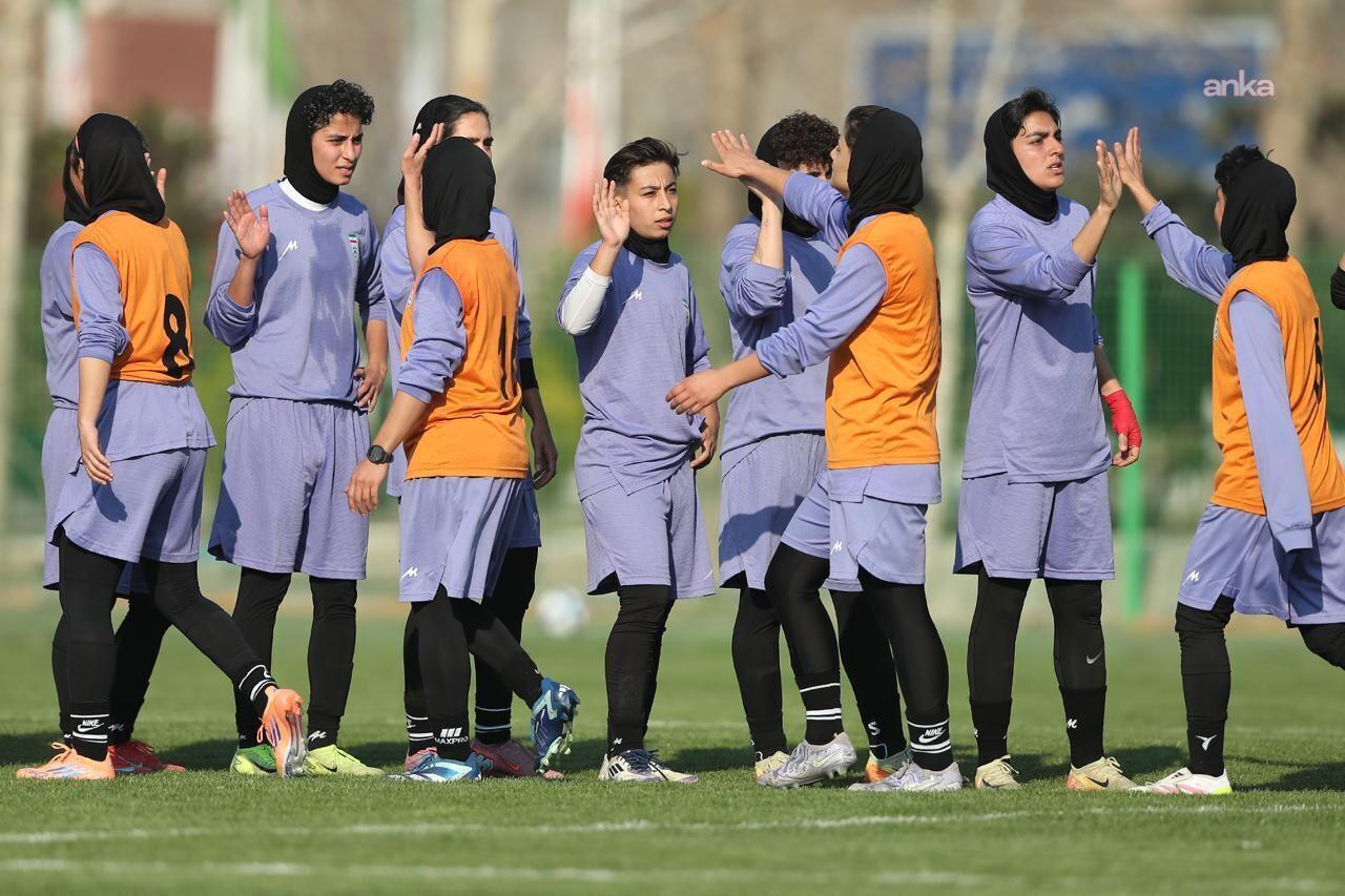 İran kadın futbol takımından bir oyuncu Avusturalya’ya sığınma kararından vazgeçti