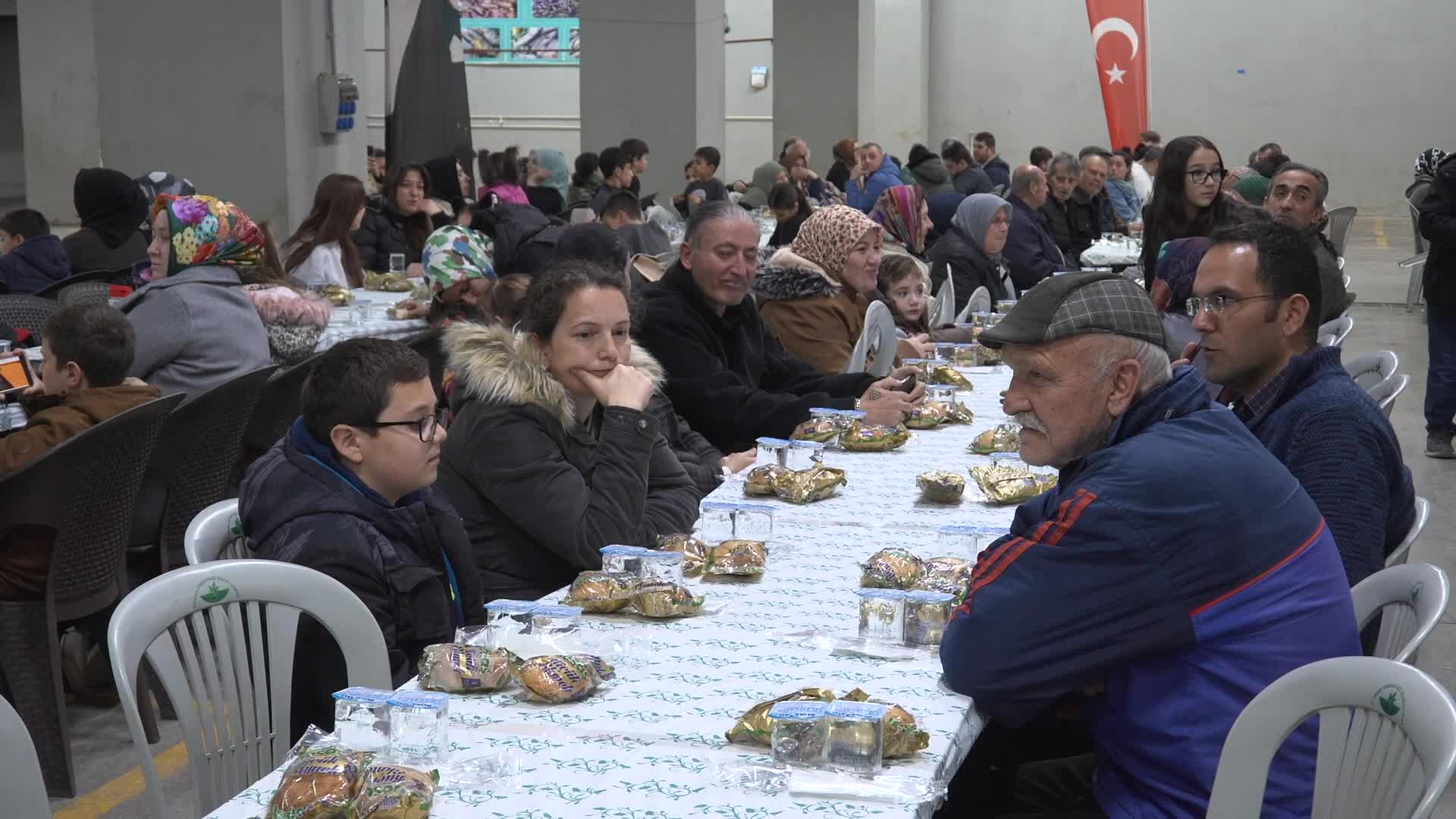 Osmangazi Belediye Başkanı Aydın, Yunuseli’de vatandaşlarla iftar yaptı