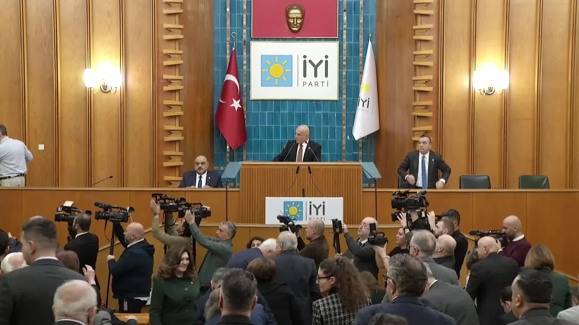 İYİ Parti Grup Toplantısı... Dervişoğlu: "İran’ın çöküşünün bölgeyi cehenneme çevireceğini görmek zorundayız"