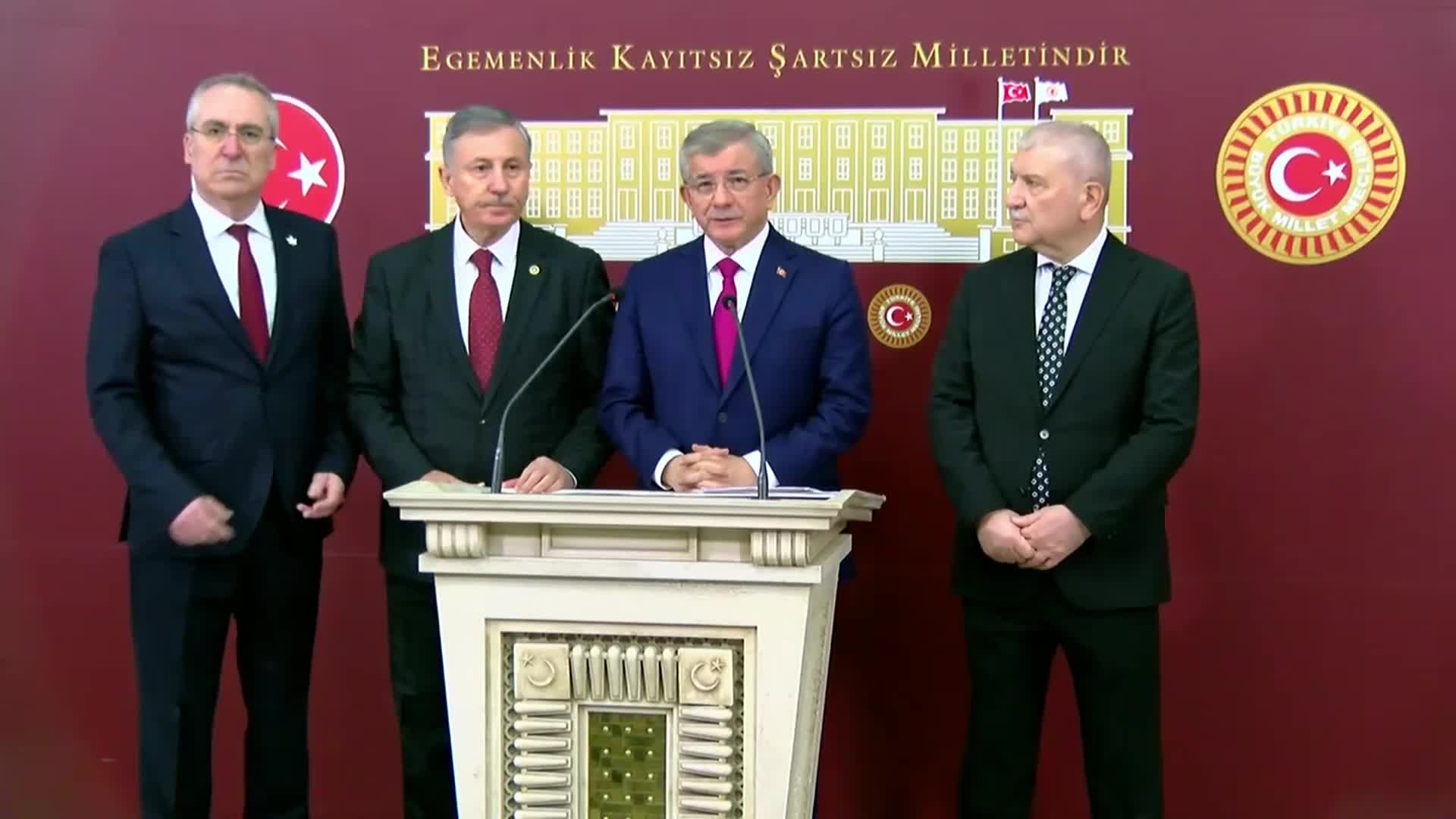 Gelecek Partisi Genel Başkanı Ahmet Davutoğlu, İran'da öldürülen 165 kız çocuğuyla ilgili uluslararası hukuk girişimi başlattı