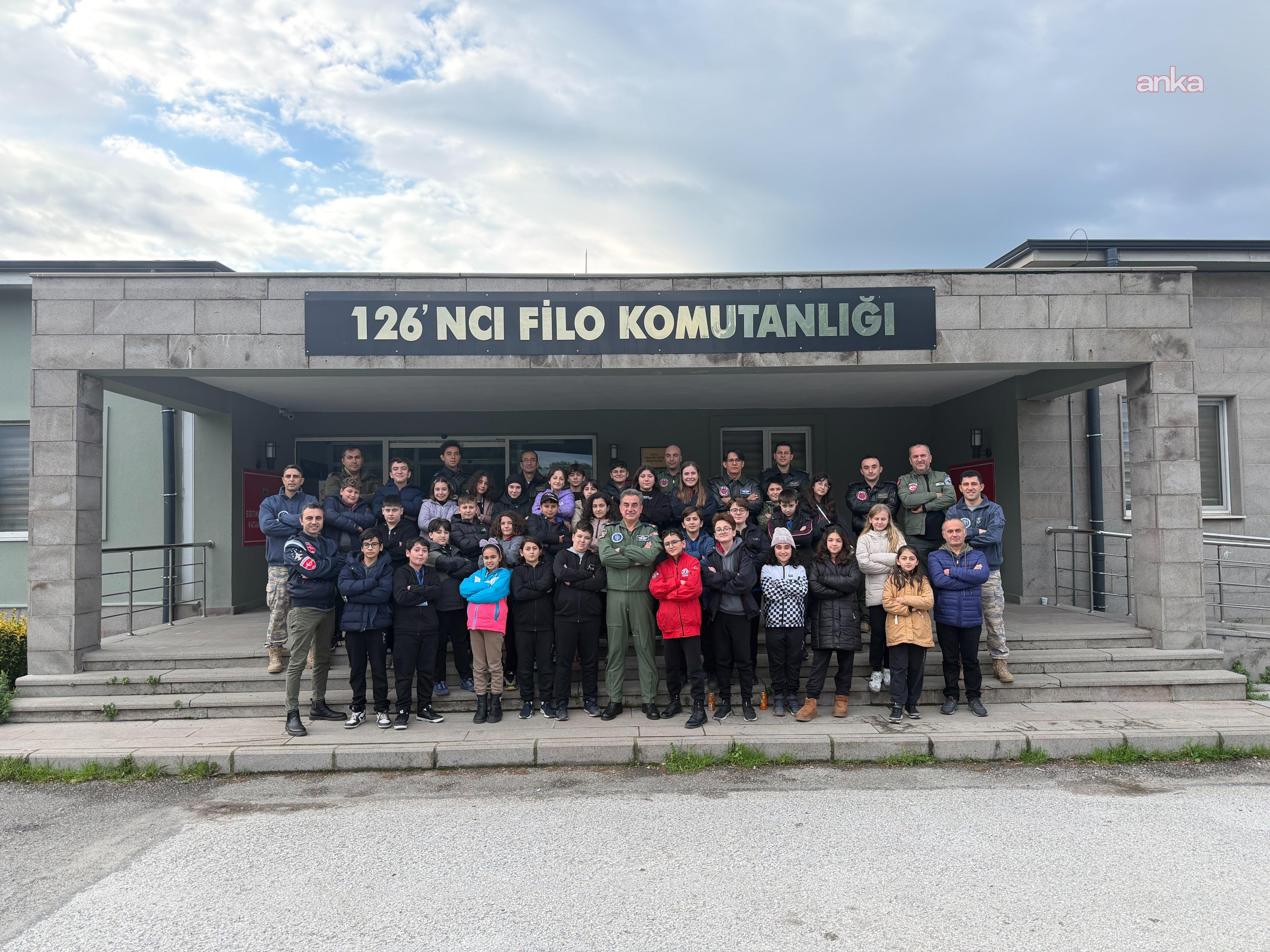 Yalova’da ortaokul öğrencileri, 'Mehmetçikle Bir Gün Projesi' kapsamında 18’inci Ana Jet Üs Komutanlığı’nı ziyaret etti