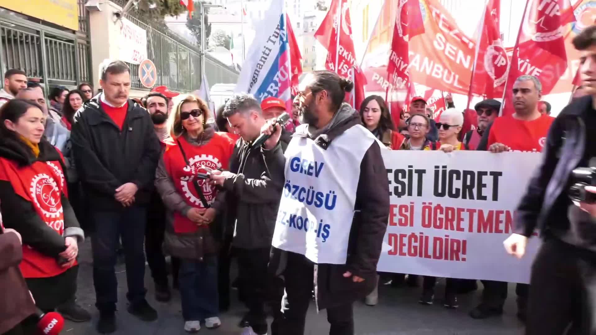 Erkan Baş'tan grevdeki Özel İtalyan Lisesi öğretmenlerine destek: "Bu kavga bir avuç öğretmenin kavgası değil, Türkiye işçi sınıfının kavgası"