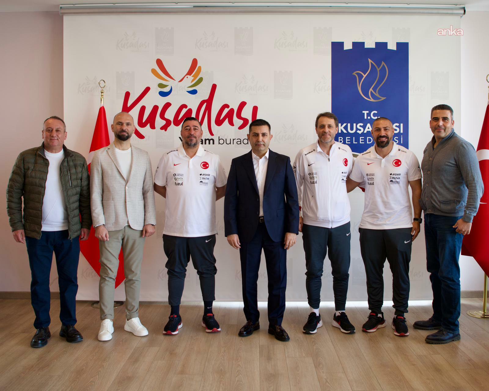 Plaj Futbolu Milli Takımı’ndan Kuşadası Belediye Başkanı Günel’e ziyaret