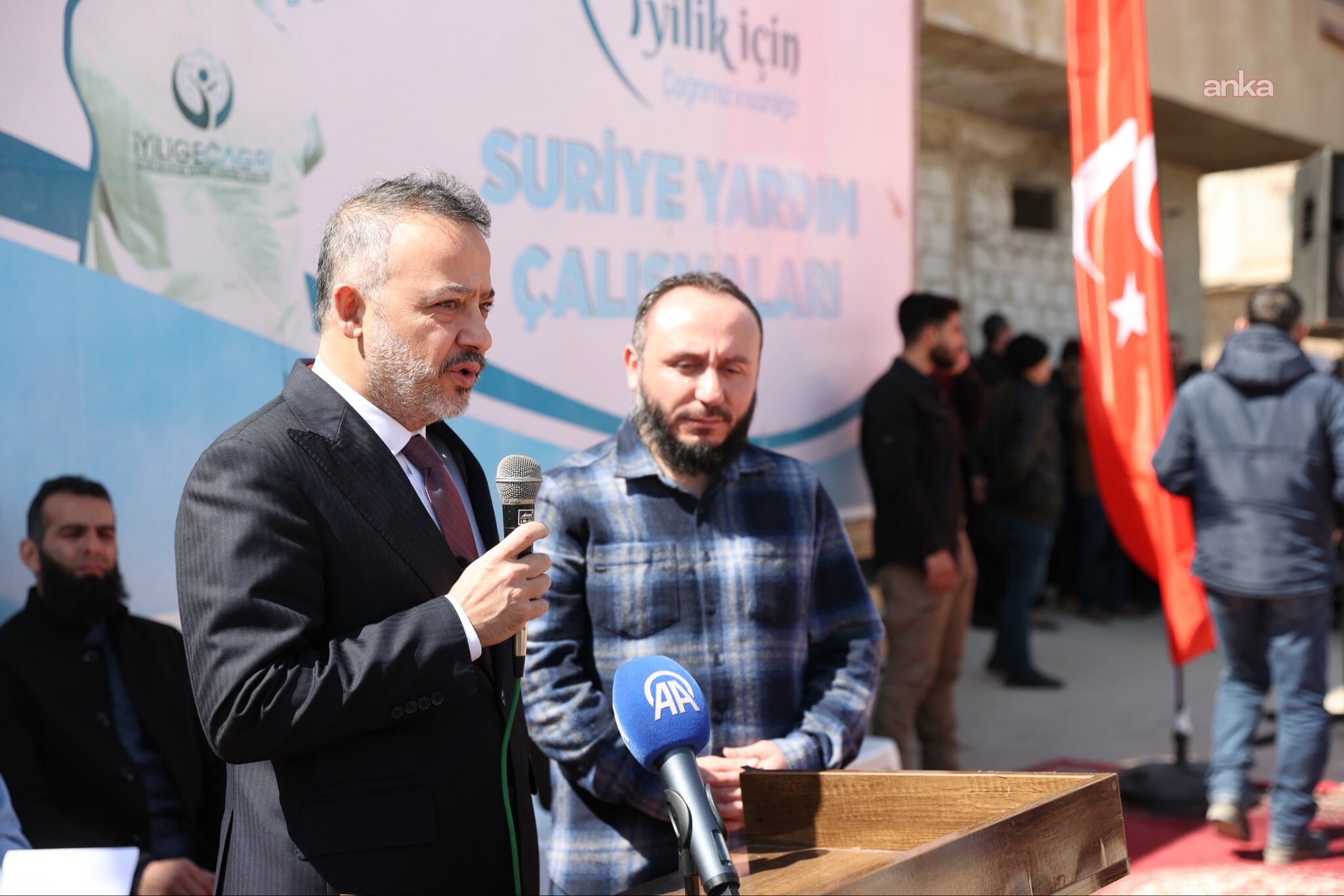Şam Büyükelçisi Nuh Yılmaz'dan Muaddemiye bölgesinde yardım programına katılım