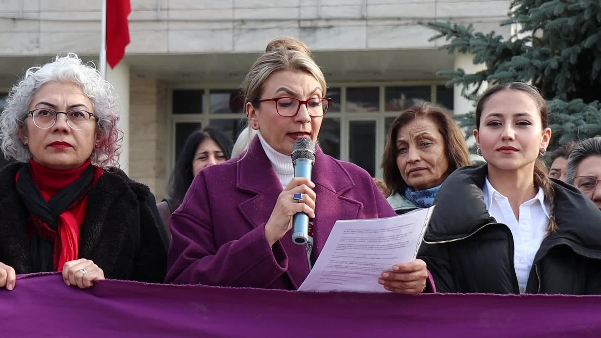 Muğla'da kadınlardan 8 Mart yürüyüşüne gelen hakaretlere suç duyurusu