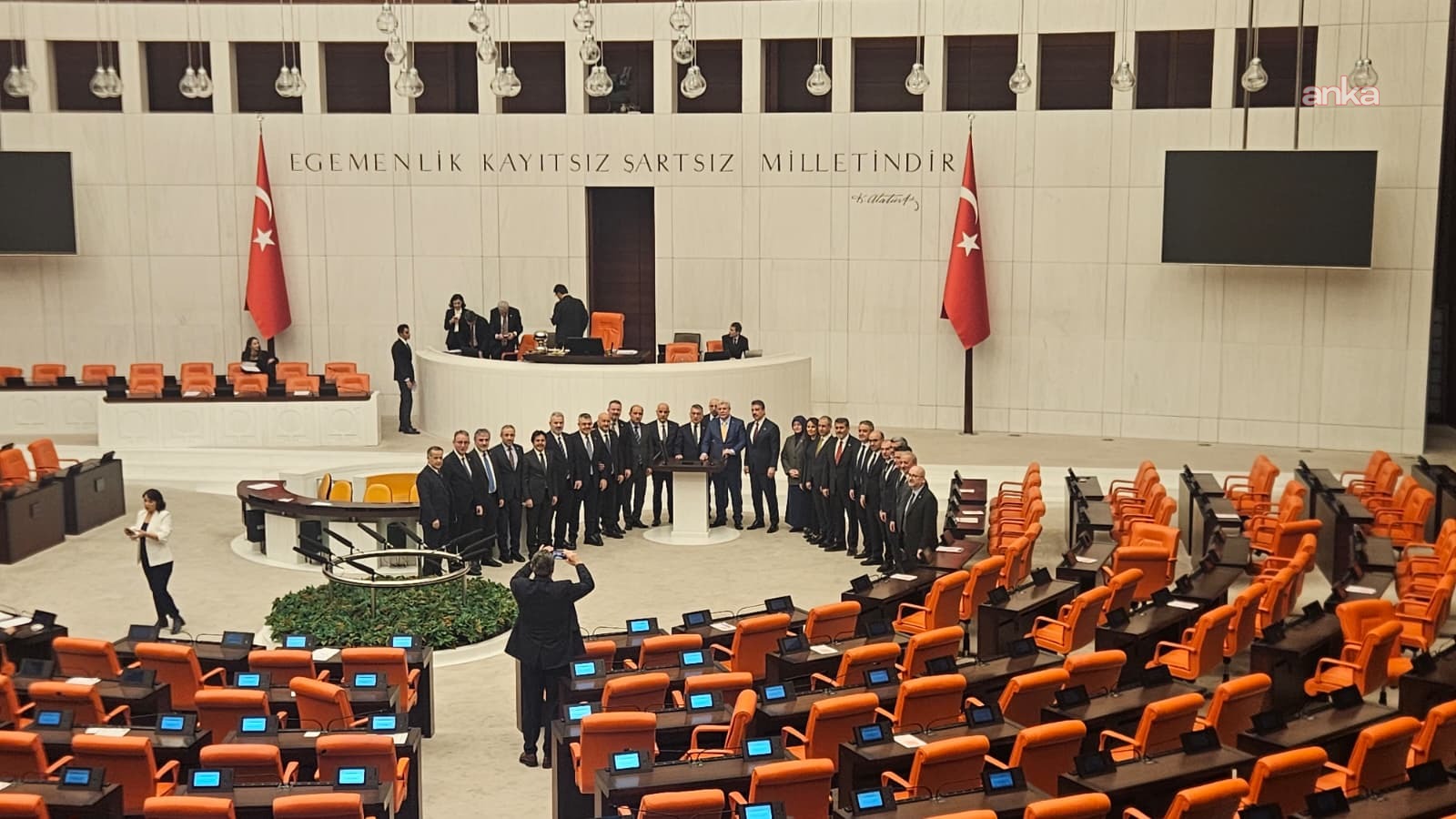 TBMM Genel Kurulu... Gökhan Günaydın: Milli parkları, açıkça şirketlerin rant alanı haline getiriyorsunuz, Milli parkları işletilebilecek birer turistik lokanta haline dönüştürüyorsunuz