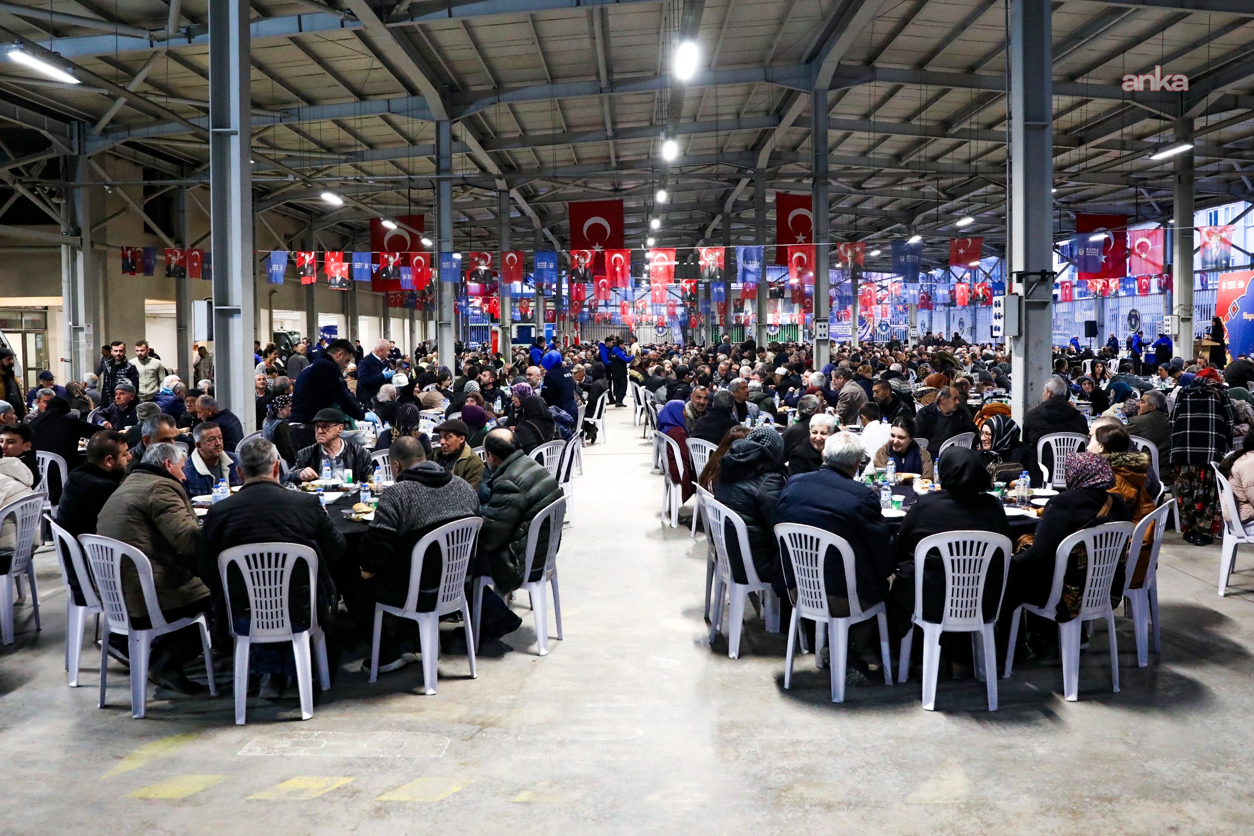 Bursa Büyükşehir Belediyesi'nin iftar sofrası, Yenişehir'de kuruldu