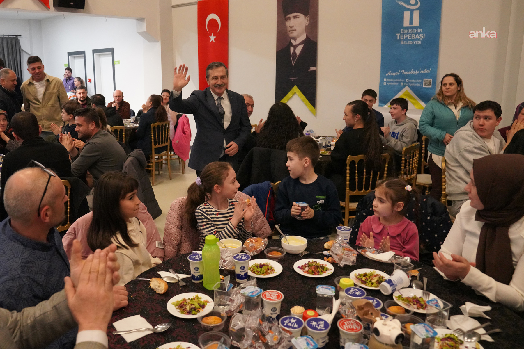 Tepebaşı Belediye Başkanı Ataç, iftar programında sporcularla bir araya geldi