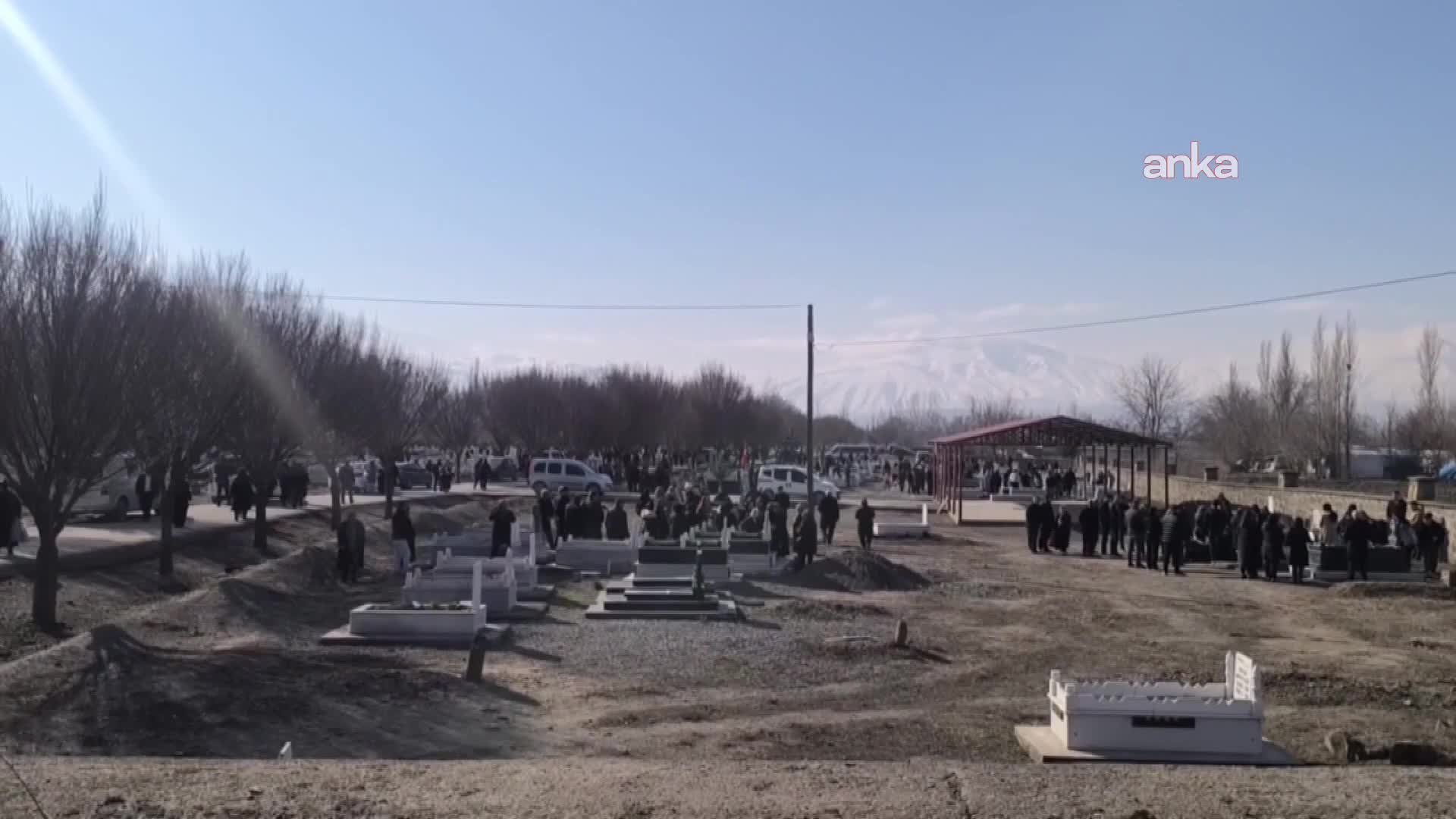 Iğdır’da Nevruz öncesi "Ölü Bayramı" mezarlık ziyaretleri yapıldı