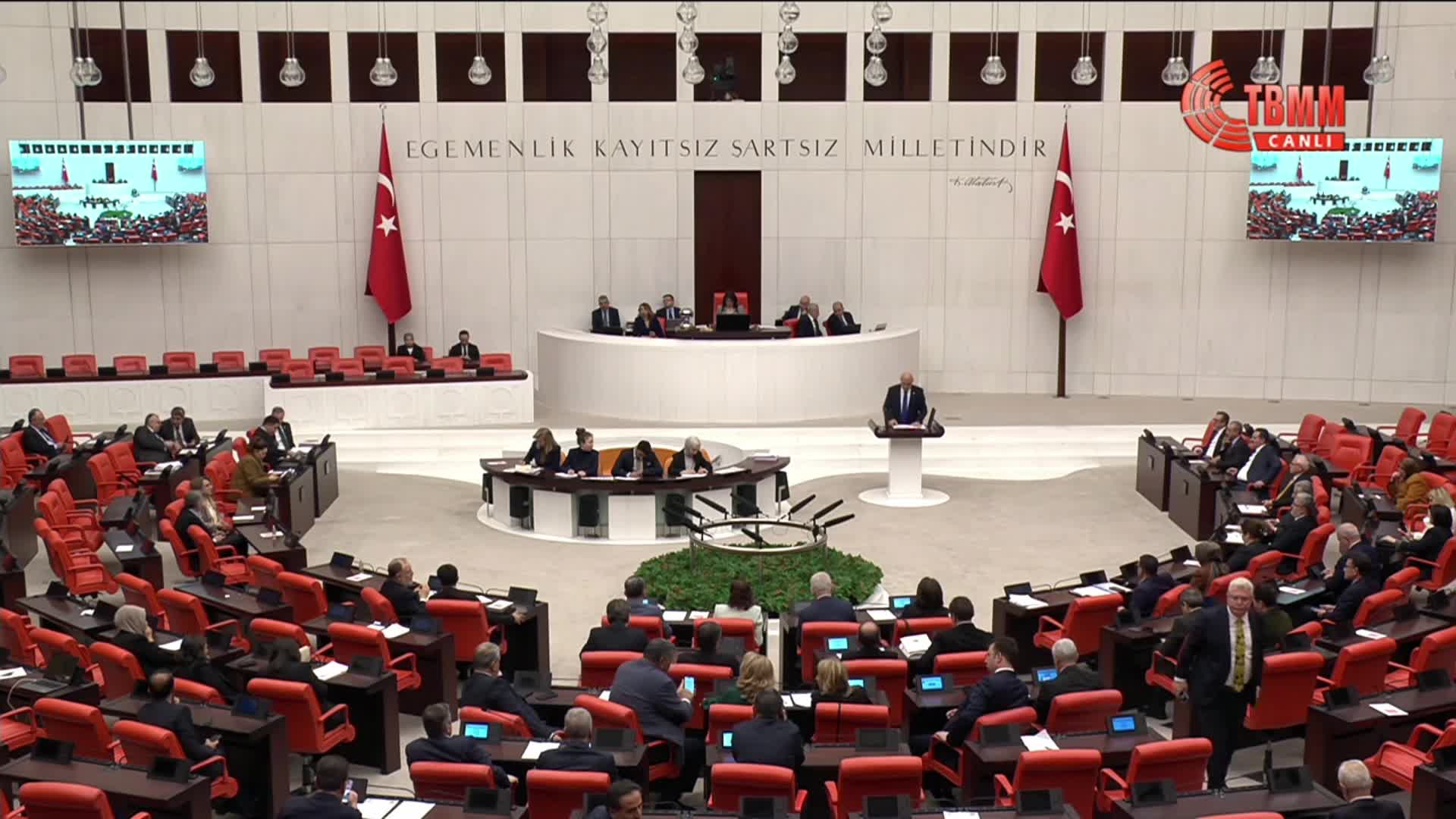 TBMM Başkanvekili Buldan'dan AK Parti sıralarına "gürültü" uyarısı: Kürsüde milletvekili konuşuyor, oradan kahkahalar çıkıyor, kendi aralarında gülüyorlar