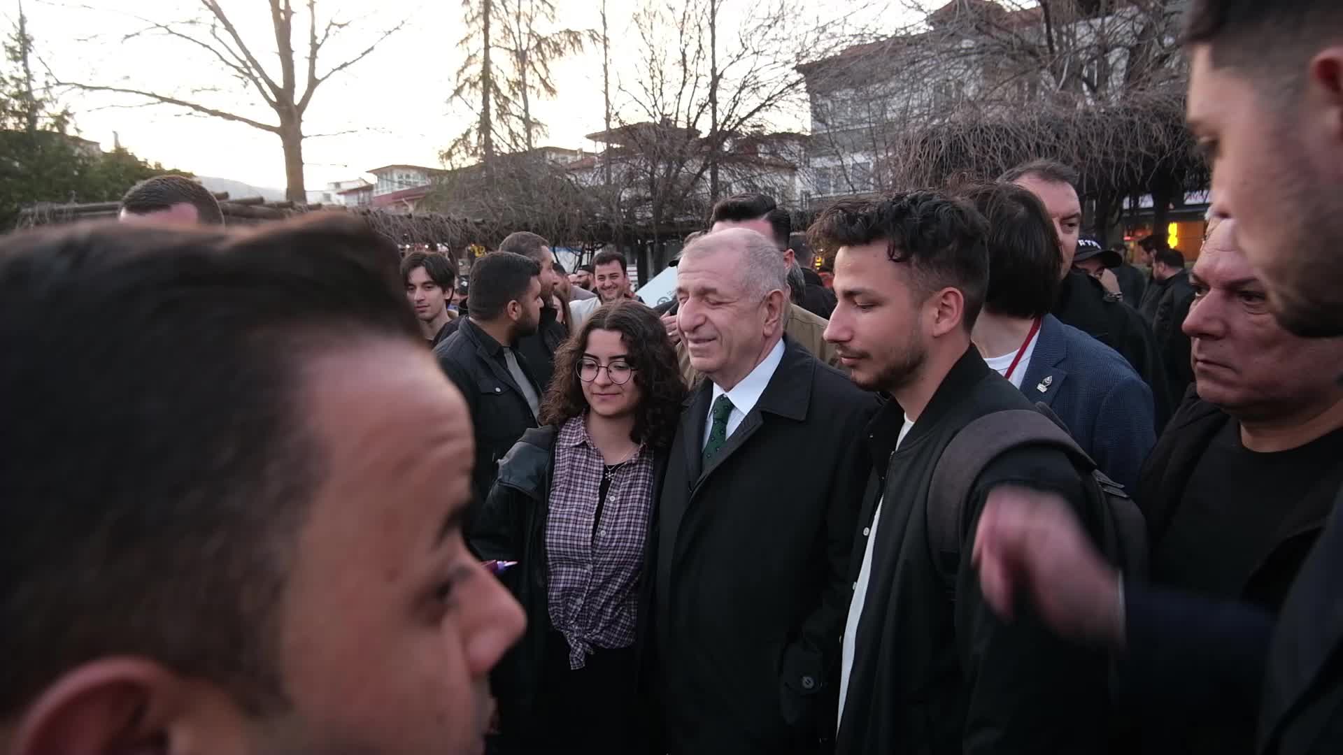 Özdağ’dan ABD-İsrail'in İran'a saldırısına yönelik değerlendirme: Türkiye tarafsız kalmalı