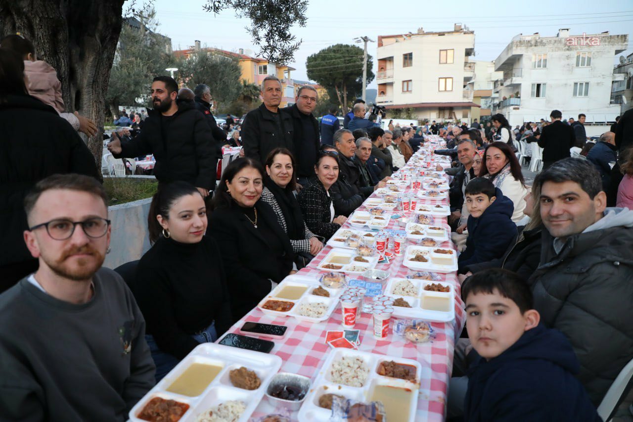 Edremit Belediyesi iftar sofraları Altınoluk’ta kuruldu