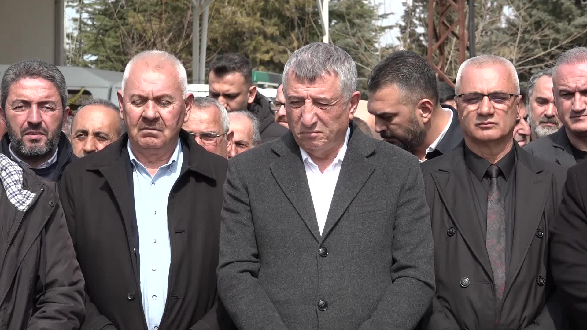 Güzelbahçe Belediye Başkanı Mustafa Günay’ın annesi Hatice Günay son yolculuğuna uğurlandı