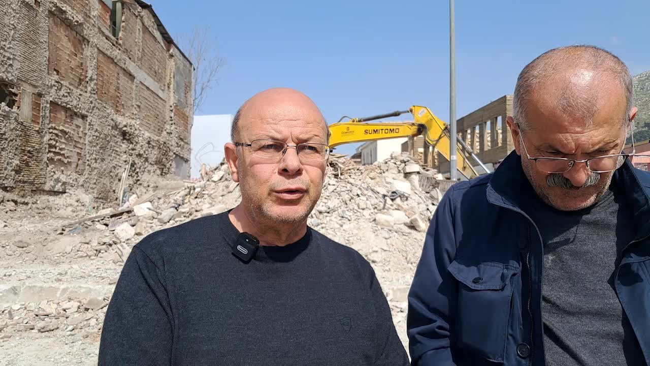 Restorasyonu başlatılan tarihi Antakya evi kepçelerle yıkıldı