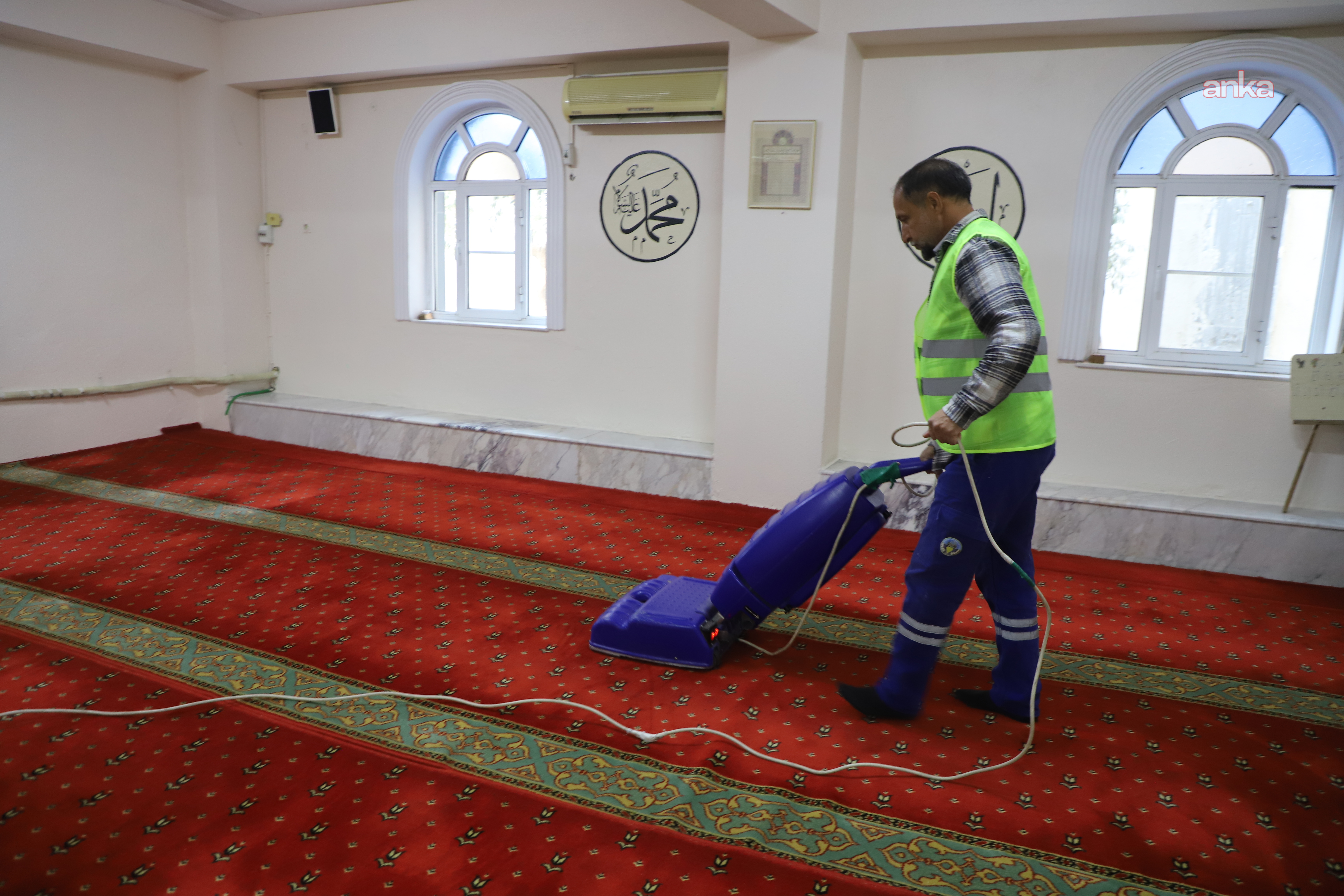 Turgutlu Belediyesi'nden ilçe genelindeki camilerde bayram temizliği