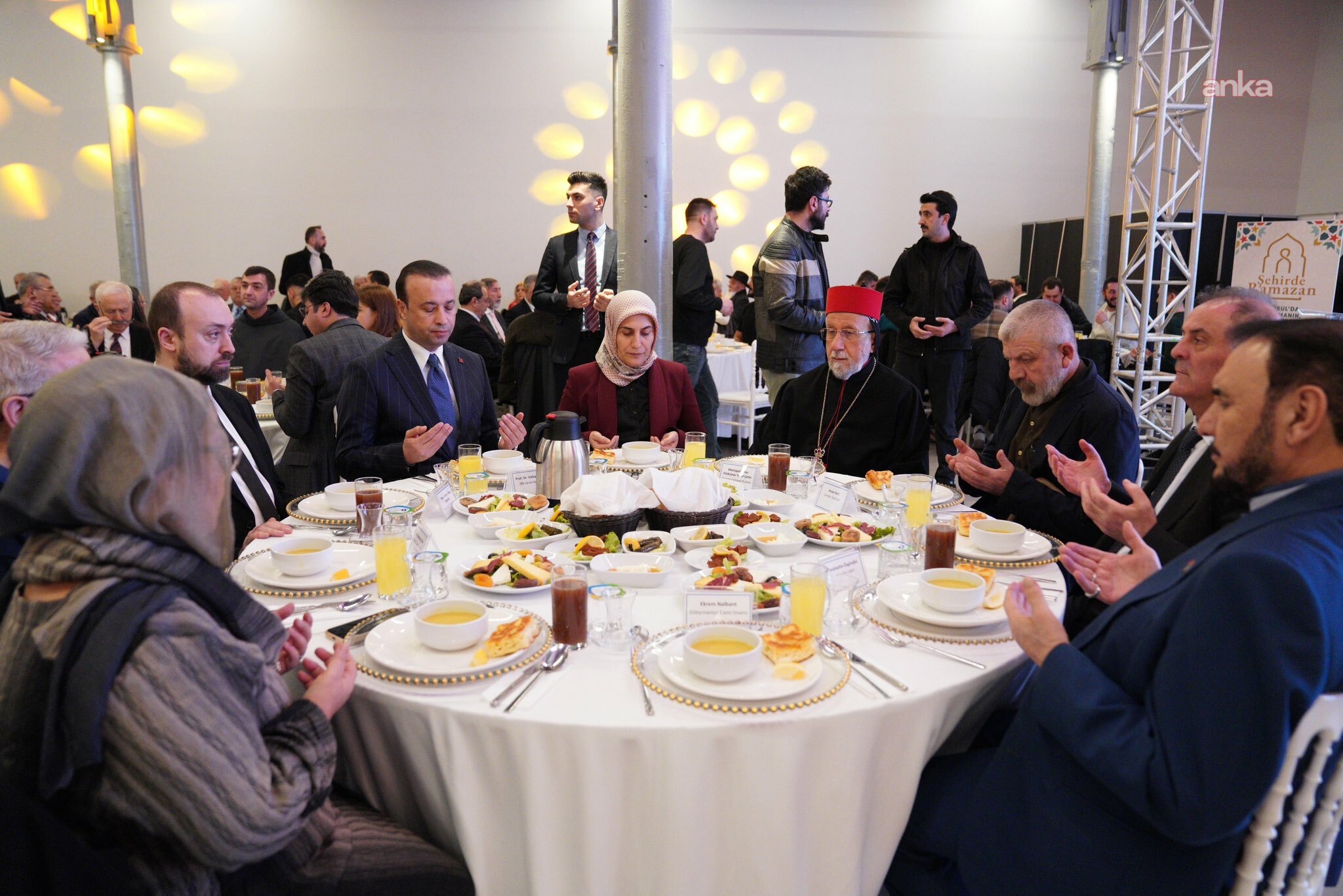 İnanç temsilcileri ile bir araya gelen İBB Başkanvekili Nuri Aslan:" En büyük kalkanımız kardeşliğimizdir"