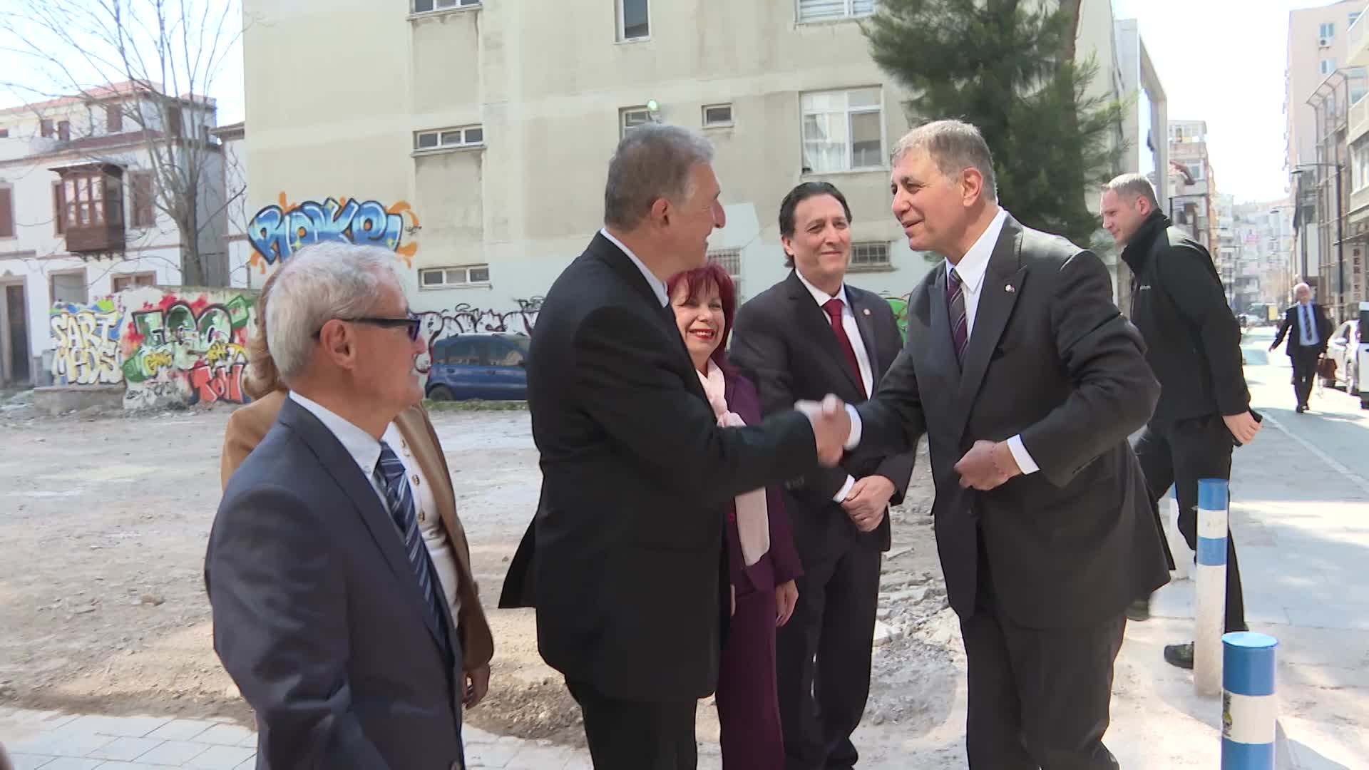 İzmir Büyükşehir Belediye Başkanı Tugay’dan sağlık emekçilerine teşekkür