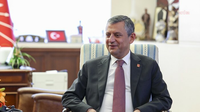 Özgür Özel: “Ekrem Bey’den çok korkuyorlarsa, sokak performansından çok korkuyorlarsa hiç değilse ev hapsi versinler”
