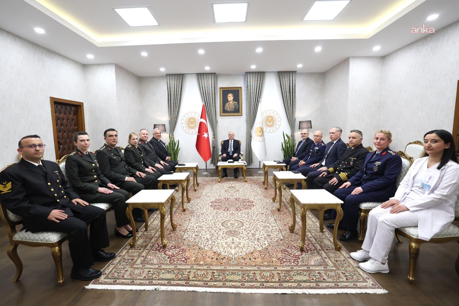 Bakan Güler, Bakanlık'ta görevli sağlık personeliyle bir araya geldi