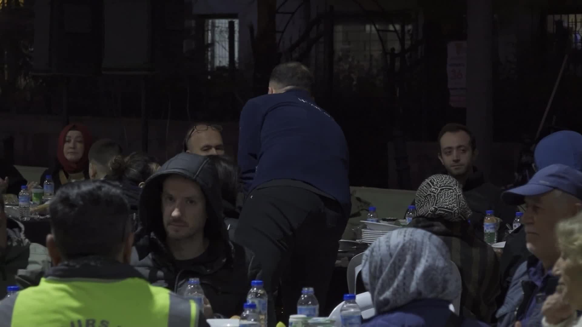 Bursa Büyükşehir Belediyesi'nin iftar sofrası Osmangazi'de kuruldu