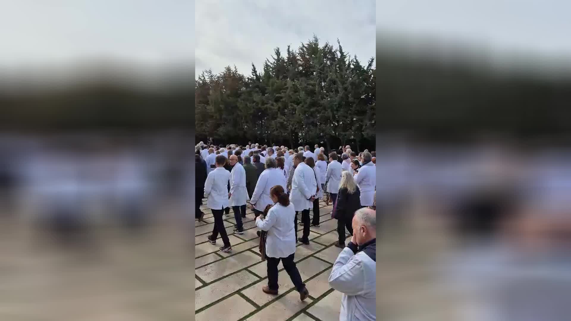 14 Mart Tıp Bayramı... Ankara Tabip Odası üyeleri Anıtkabir’i ziyaret etti: "İnsan yaşamını her türlü çıkarın üzerinde tutmaya devam edeceğiz"