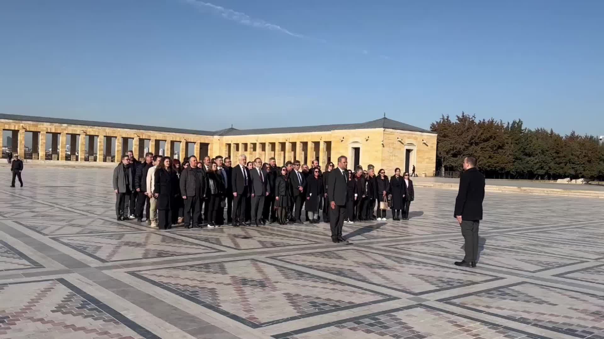 14 Mart Tıp Bayramı...  Birlik ve Dayanışma Sendikası üyeleri Anıtkabir'i ziyaret etti