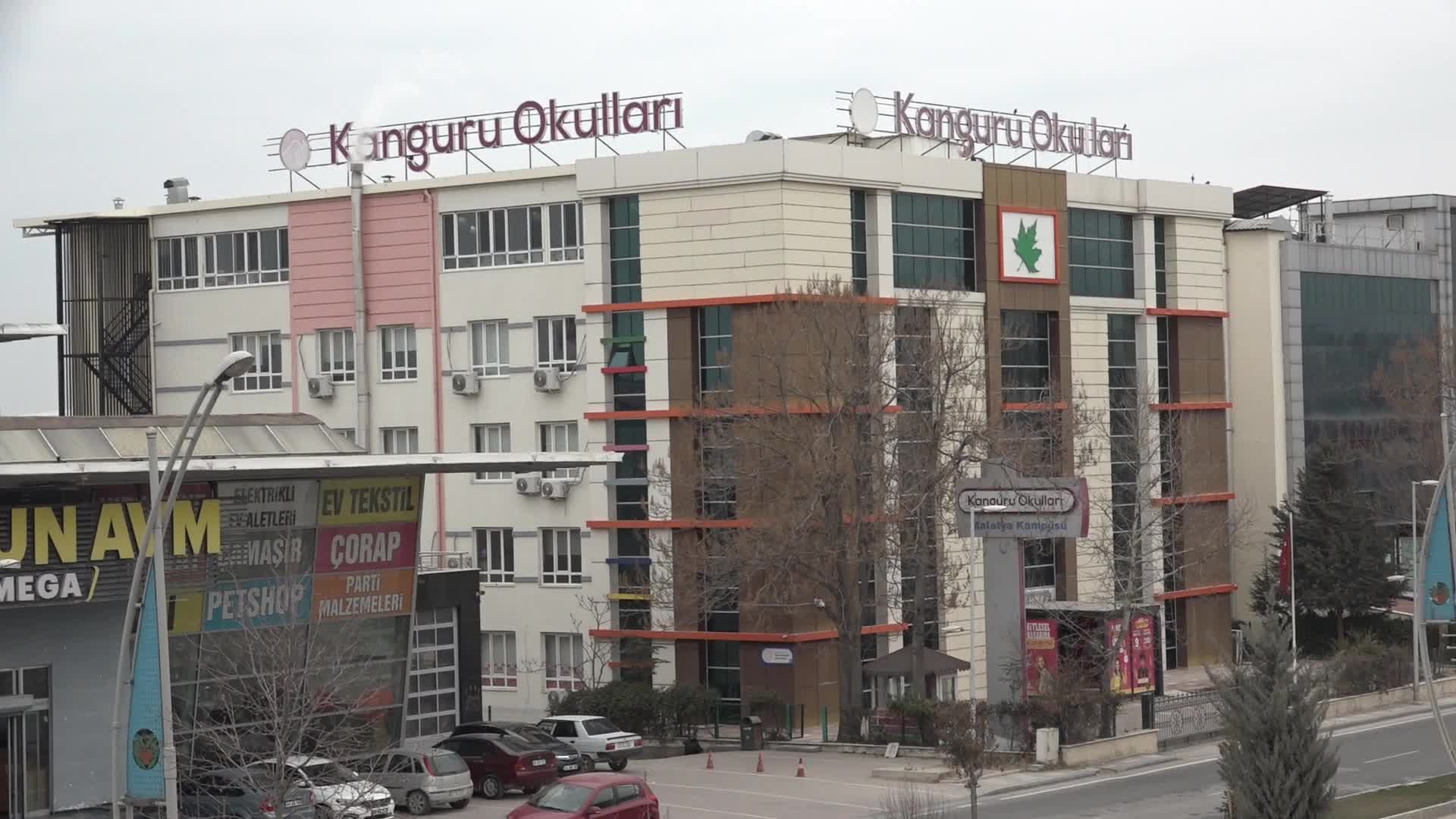Malatya’da okulda şiddet iddiası: Müdür yardımcısına saldırı görüntüleri ortaya çıktı, taraflar karşılıklı şikayetçi oldu