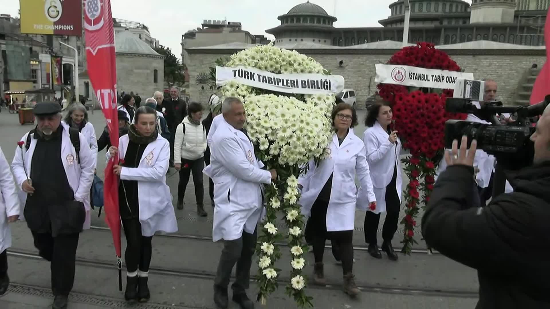 14 Mart Tıp Bayramı'nda Taksim'de tören düzenledi: "Hekimlerin tükenmediği, sağlık çalışanlarının güvende olduğu, halkın eşit ve nitelikli sağlık hizmetine ulaşabildiği başka bir Türkiye mümkün"