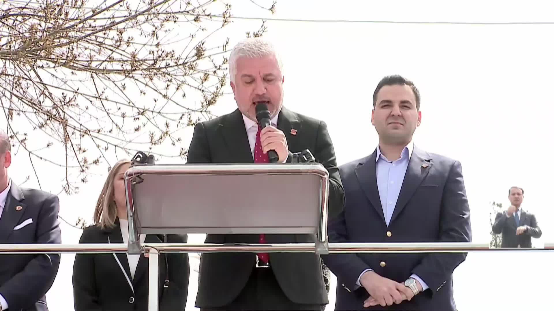 CHP'nin "Millet İradesine Sahip Çıkıyor" mitingi... Özgür Özel: "AK Parti, Uşak’taki tramvay projesine engel oluyor"
