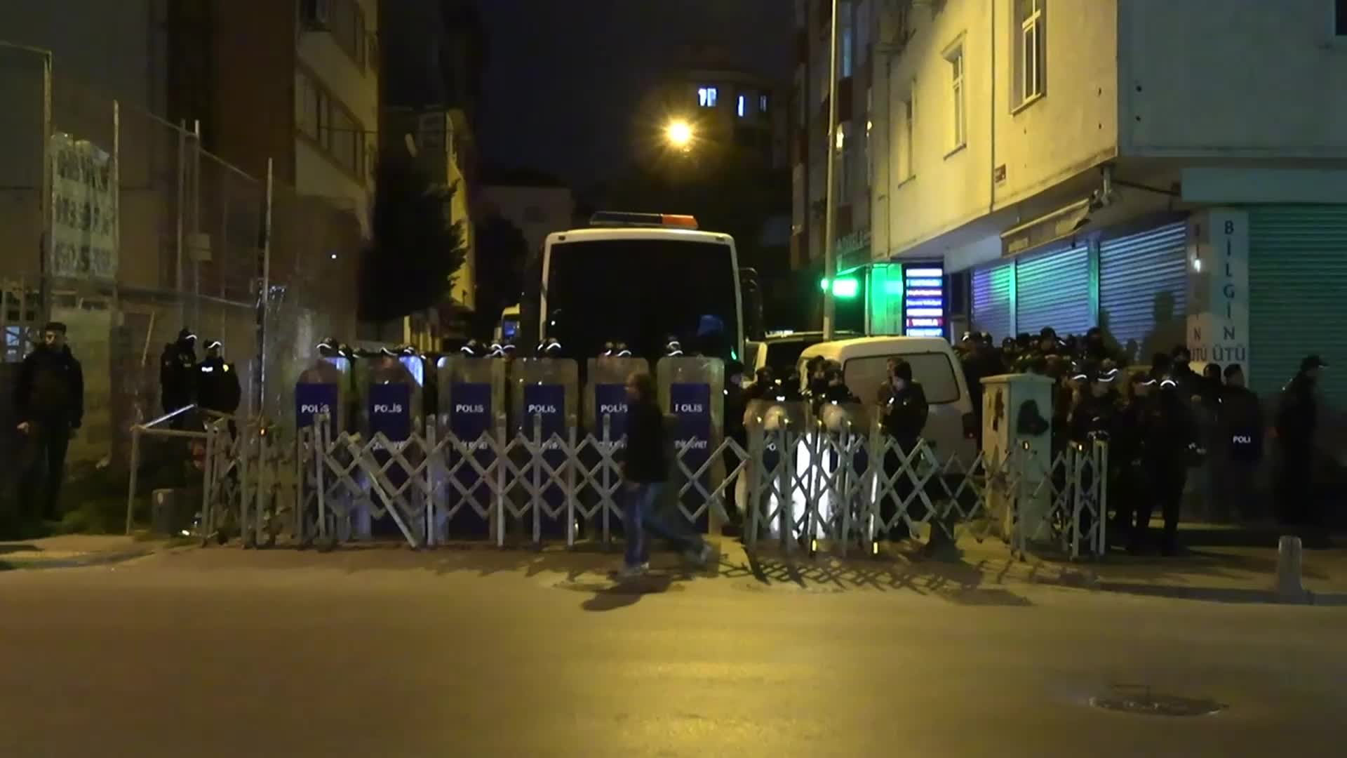 TİP'ten, Fatmanur Çelik ve kızı için Kur'an’a Hizmet Vakfı önünde eylem: Hiçbir tarikat çocukların yaşam hakkından daha dokunulmaz değildir