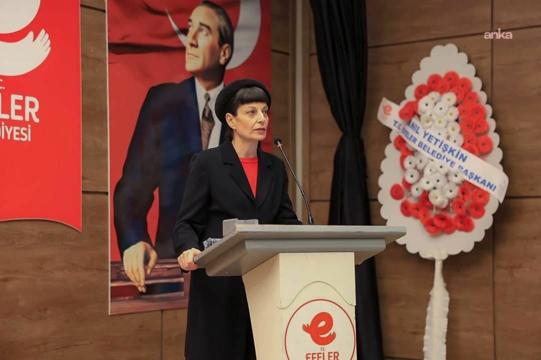 Efeler’de “Dönüm Noktasında Cumhuriyet” konuşuldu