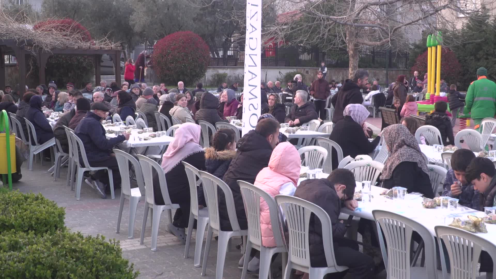 Osmangazi Belediyesi, ramazan bereketini Yenibağlar’da paylaştı