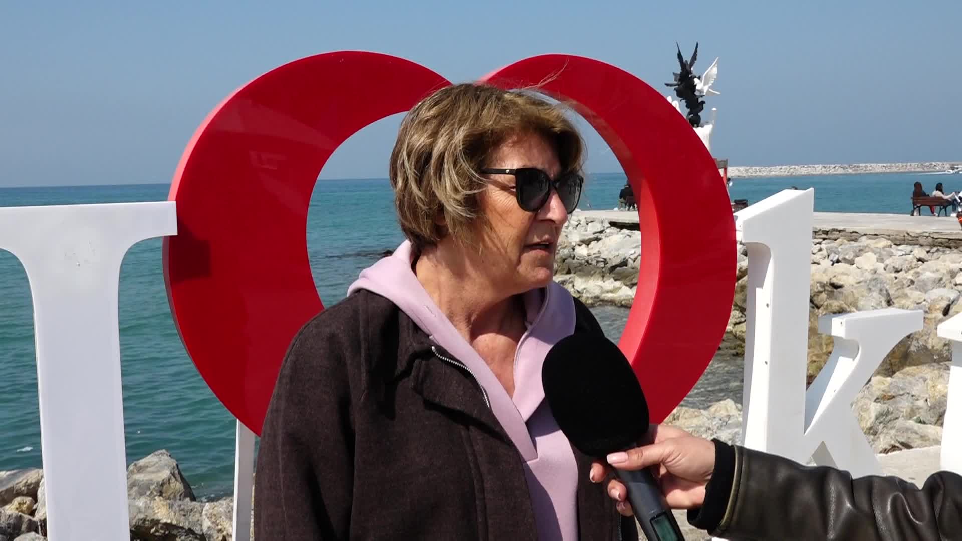 Vatandaşlardan Kuşadası Belediye Başkanı Günel’in gözaltına alınmasına tepki: “Özlem Çerçioğlu’nun başkanımıza duyduğu siyasi husumetten kaynaklanıyor”