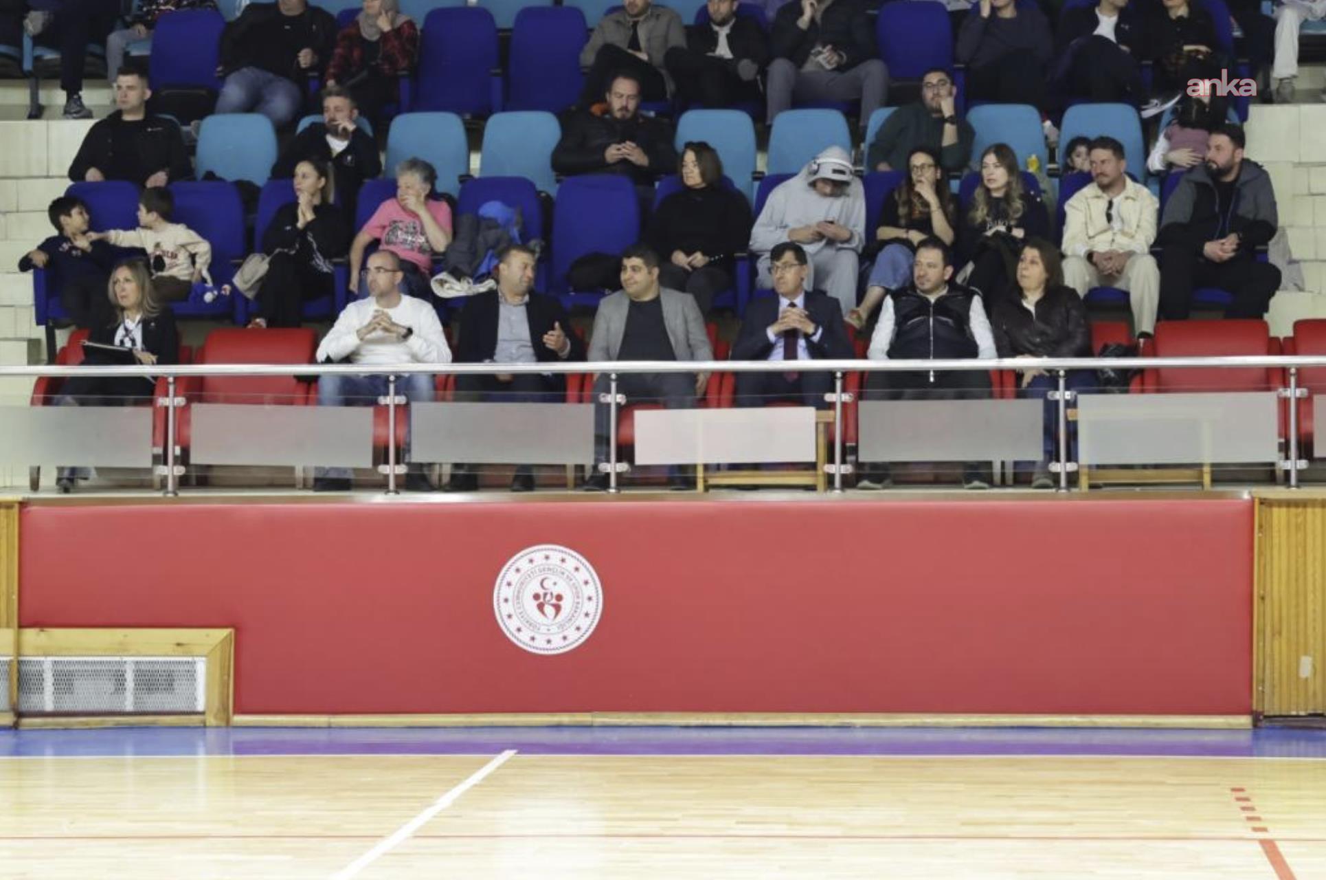Kütahya Belediye Başkanı Kahveci, kentin takımına tribünden destek verdi