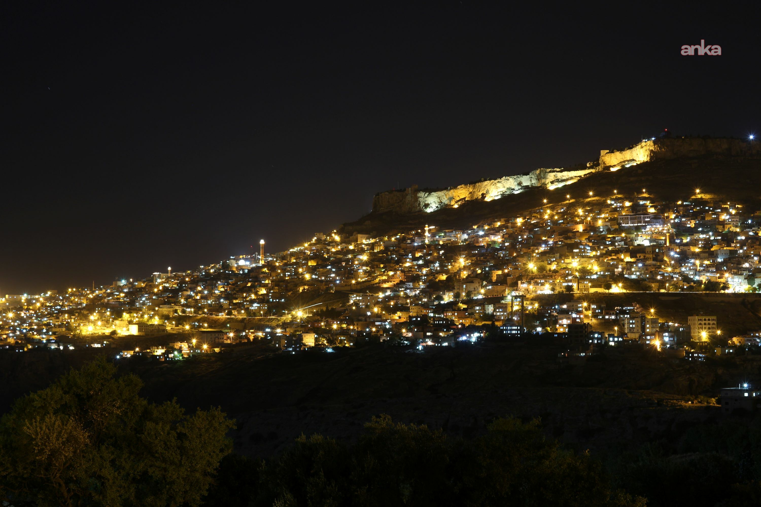 Tarihi kente modern dokunuş: Dicle Elektrik, Mardin’de aydınlatma altyapısını güçlendirdi