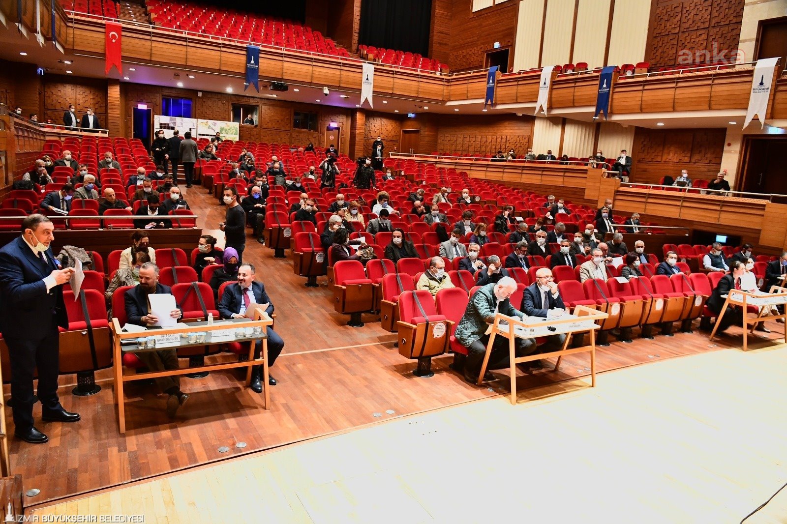 İZMİR'DE TOPLU TAŞIMDA 8 MART DÜNYA KADINLAR GÜNÜNE ÖZEL YÜZDE 50 İNDİRİM