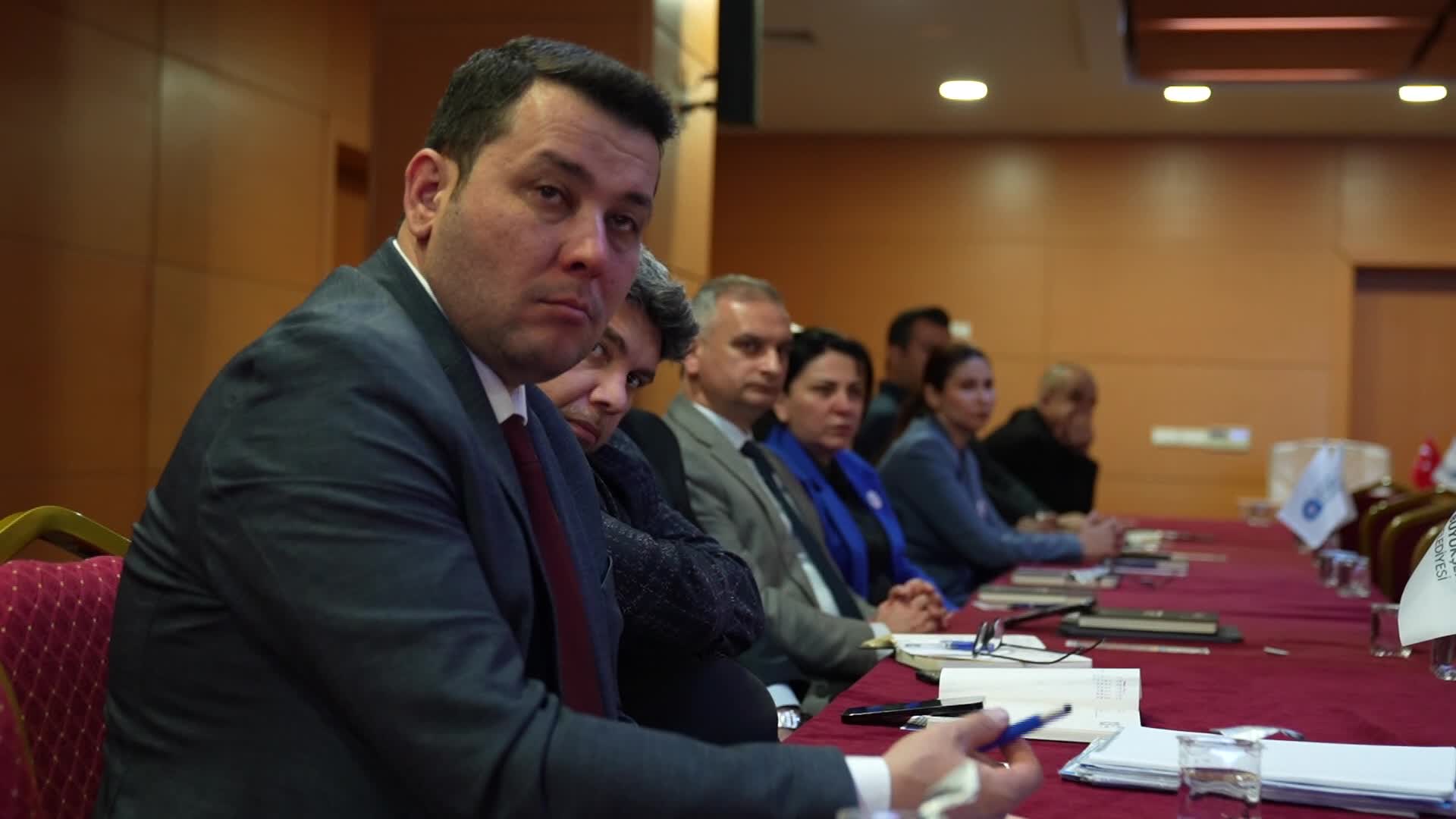 Antalya Büyükşehir Belediyesi'nde "Kadın Dostu Kentler Programı" bilgilendirme toplantısı düzenlendi
