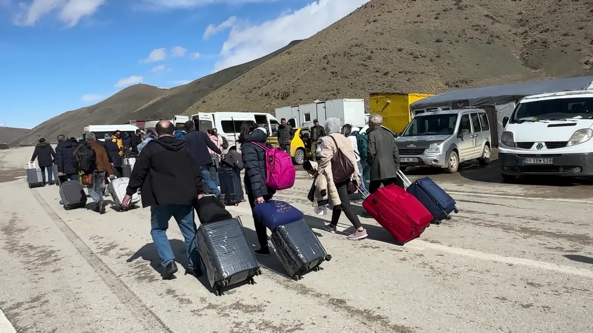 Saldırıların 17. gününde konuşan İranlılar: "İran bizim ülkemizdir ve Amerika ya da İsrail'e veremeyiz"