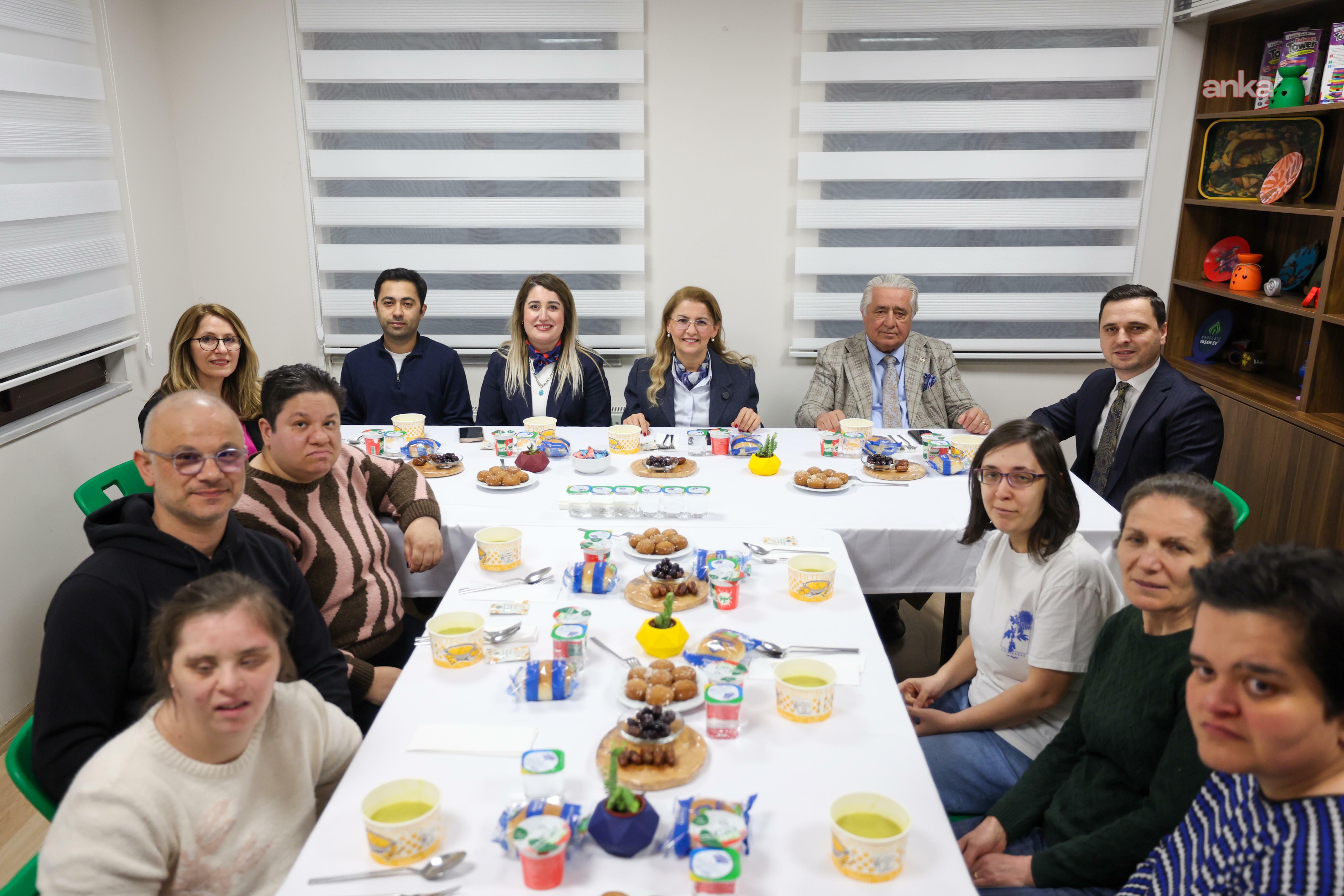 Bakırköy Belediye Başkanı Ovalıoğlu, özel bireyler ve aileleriyle iftar yaptı