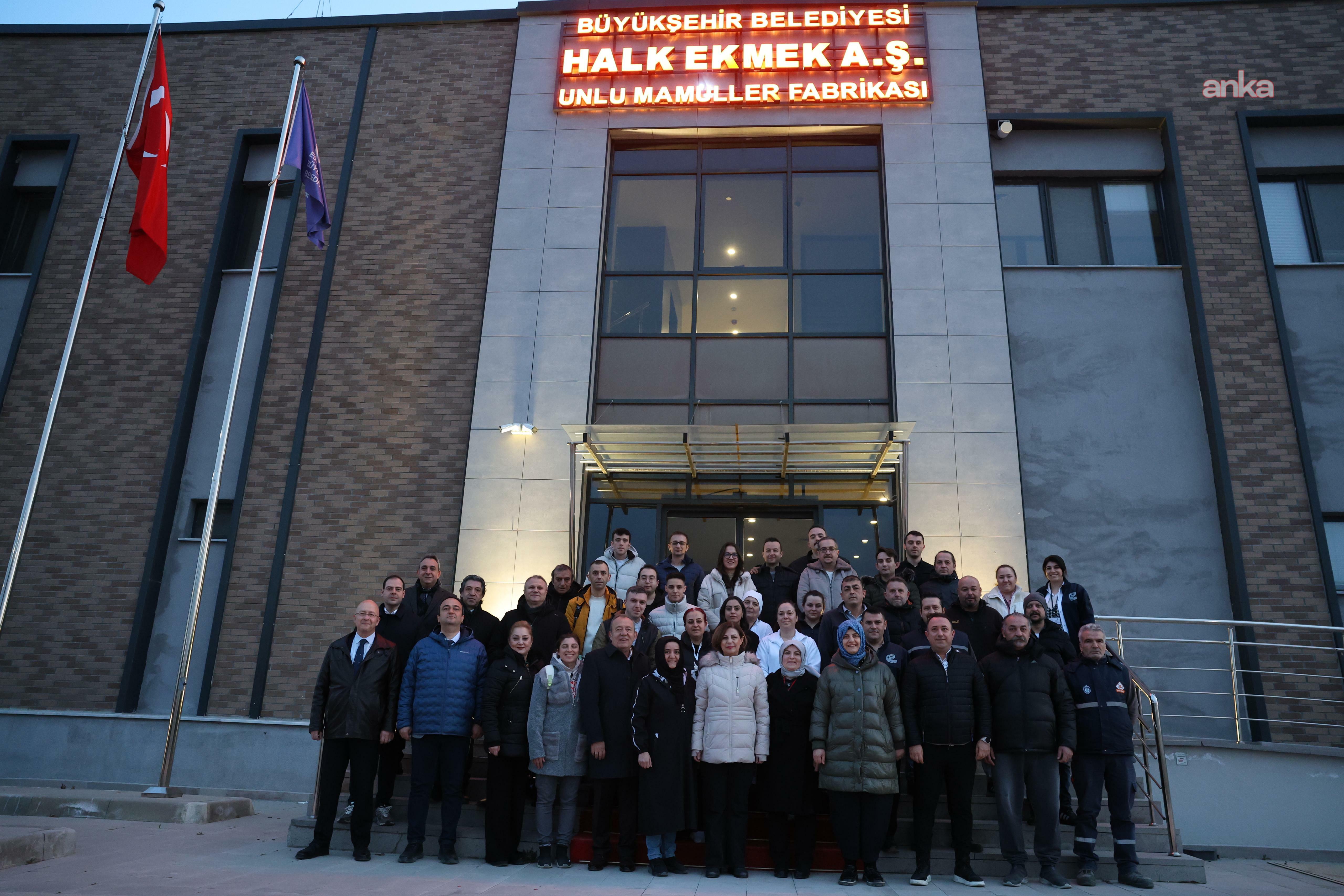 Eskişehir Büyükşehir Belediye Başkanı Ünlüce’den sabah mesaisindeki personele erken bayram ziyareti