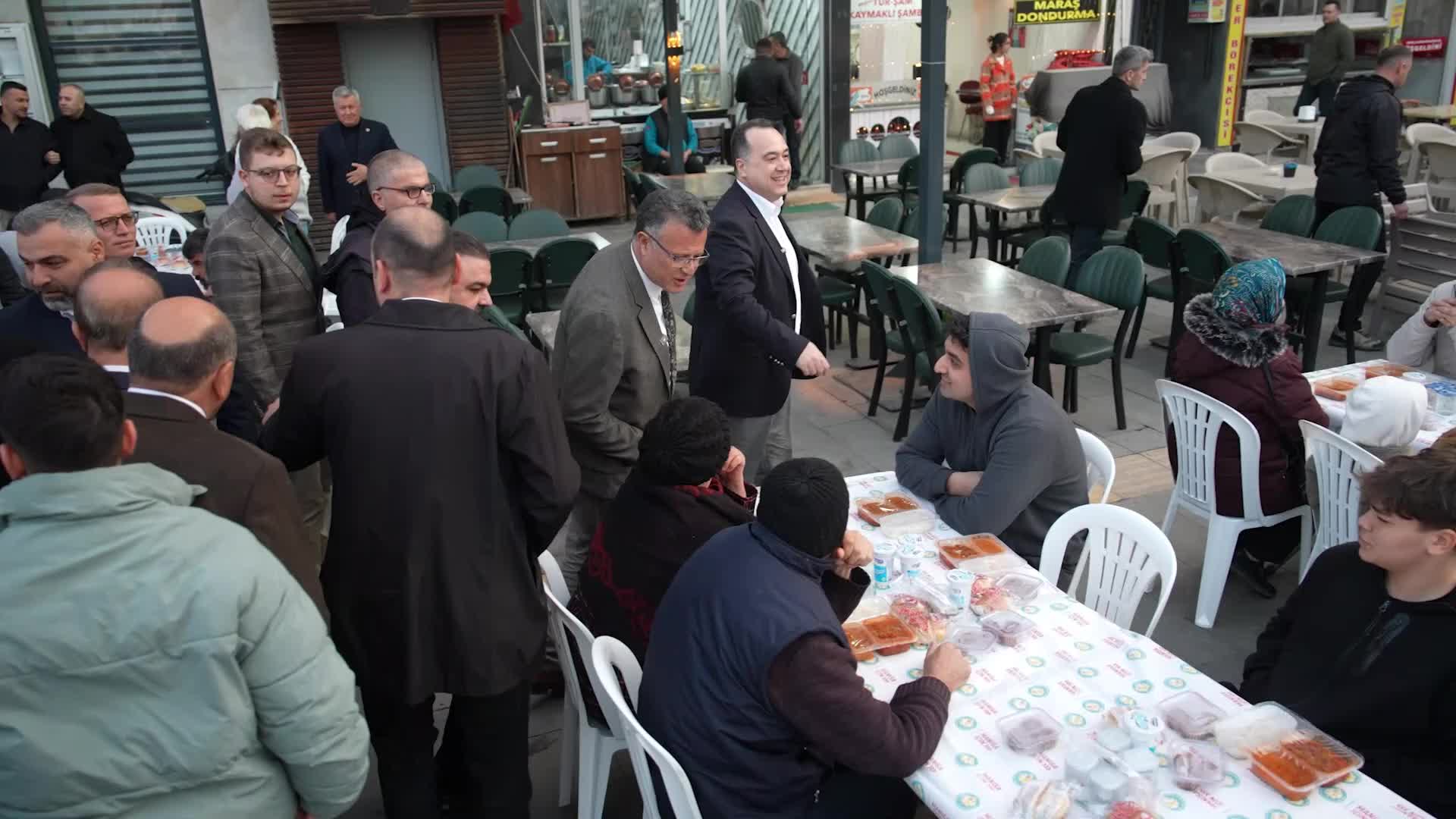 Alaşehirliler, Manisa Büyükşehir Belediyesi’nin iftar sofrasında buluştu