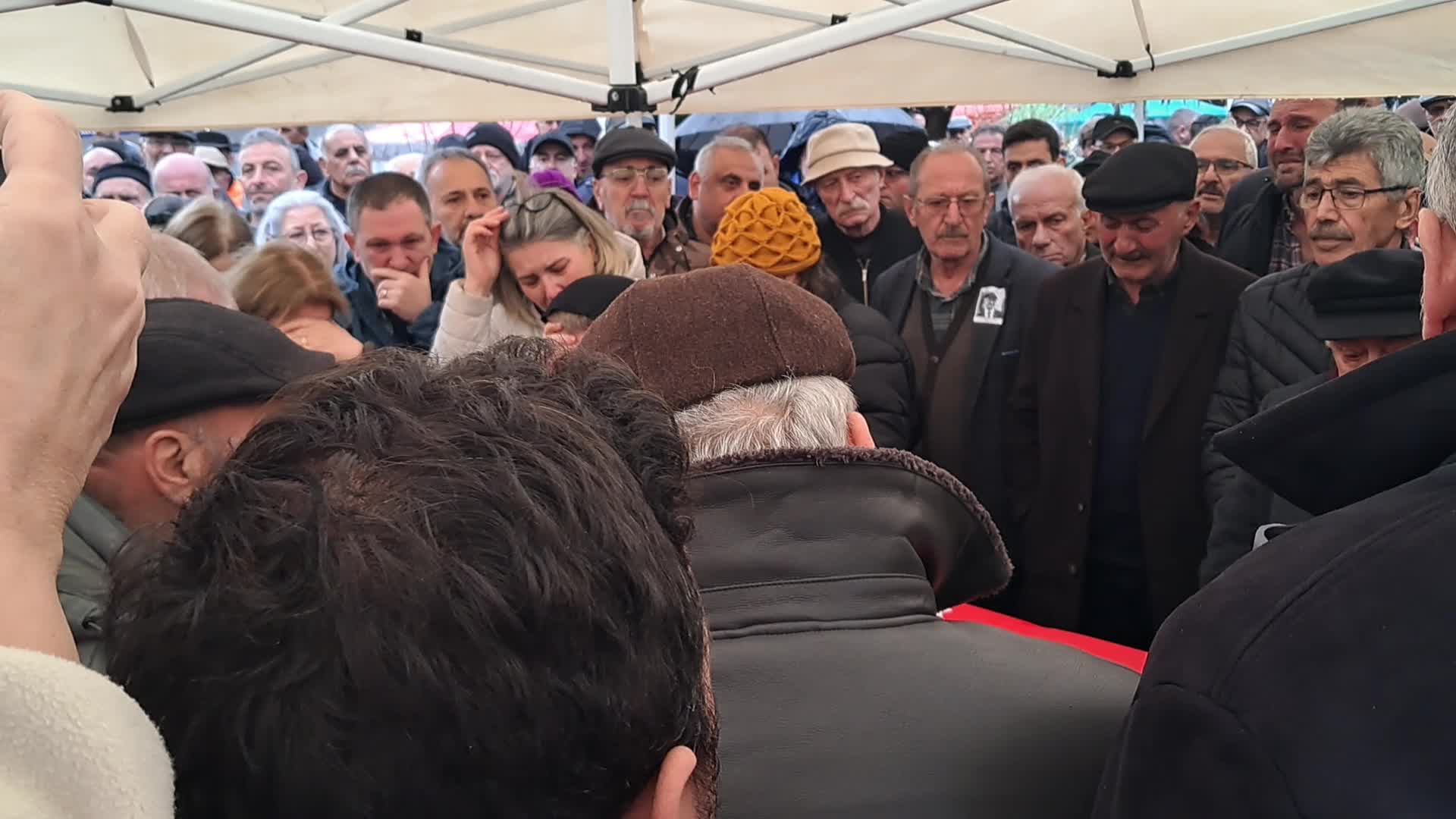 Eski CHP Artvin İl Başkanı Ahmet Biber'in cenazesi toprağa verildi