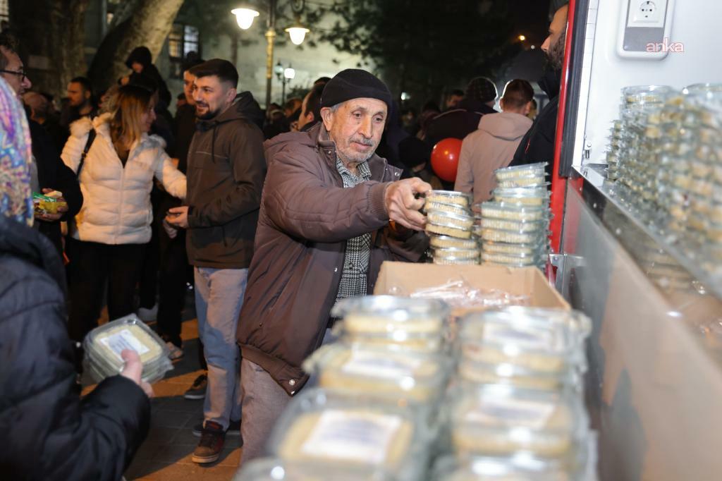 Kütahya Belediyesi'nden Kadir Gecesi'nde helva ikramı