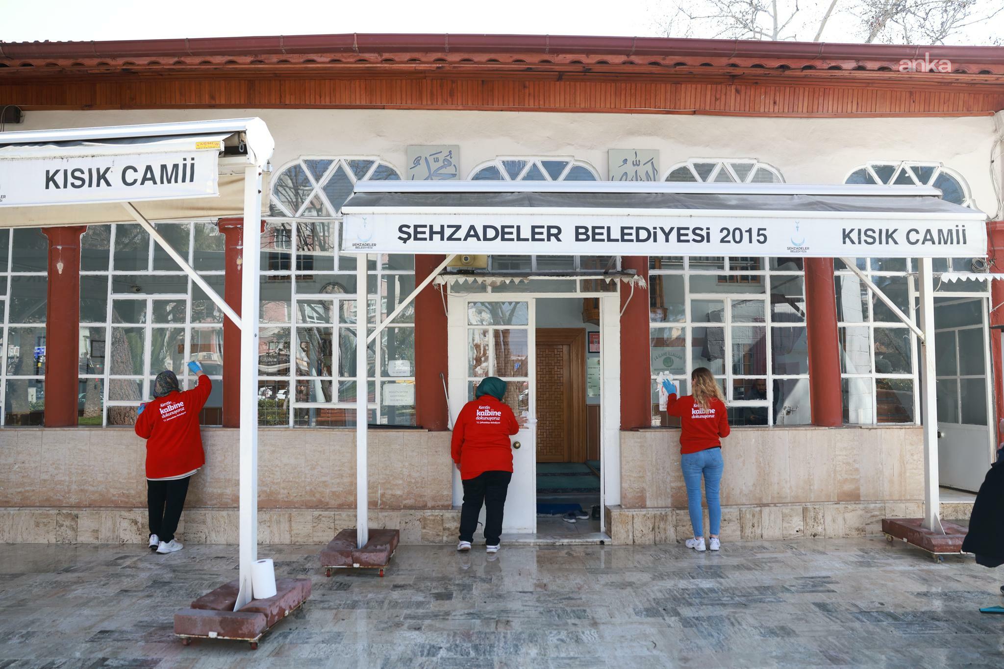 Şehzadeler Belediyesi’nden bayram öncesi camilerde temizlik seferberliği