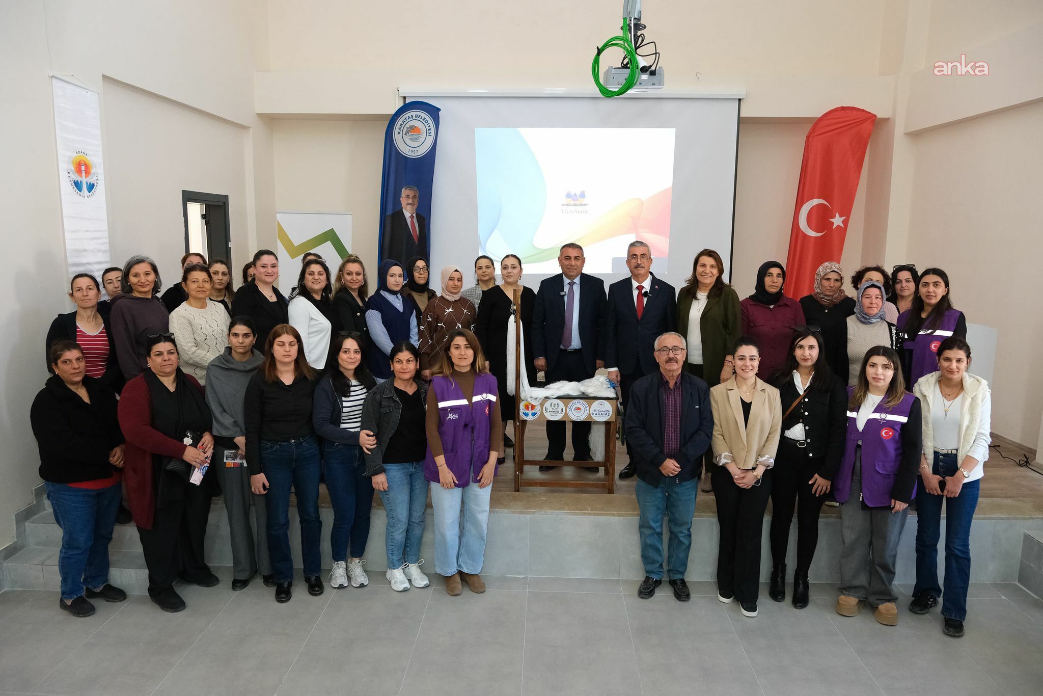 Adana’nın Karataş ilçesindeki kadınlar, balık ağı üretimi ile ekonomik kazanç sağlayacak