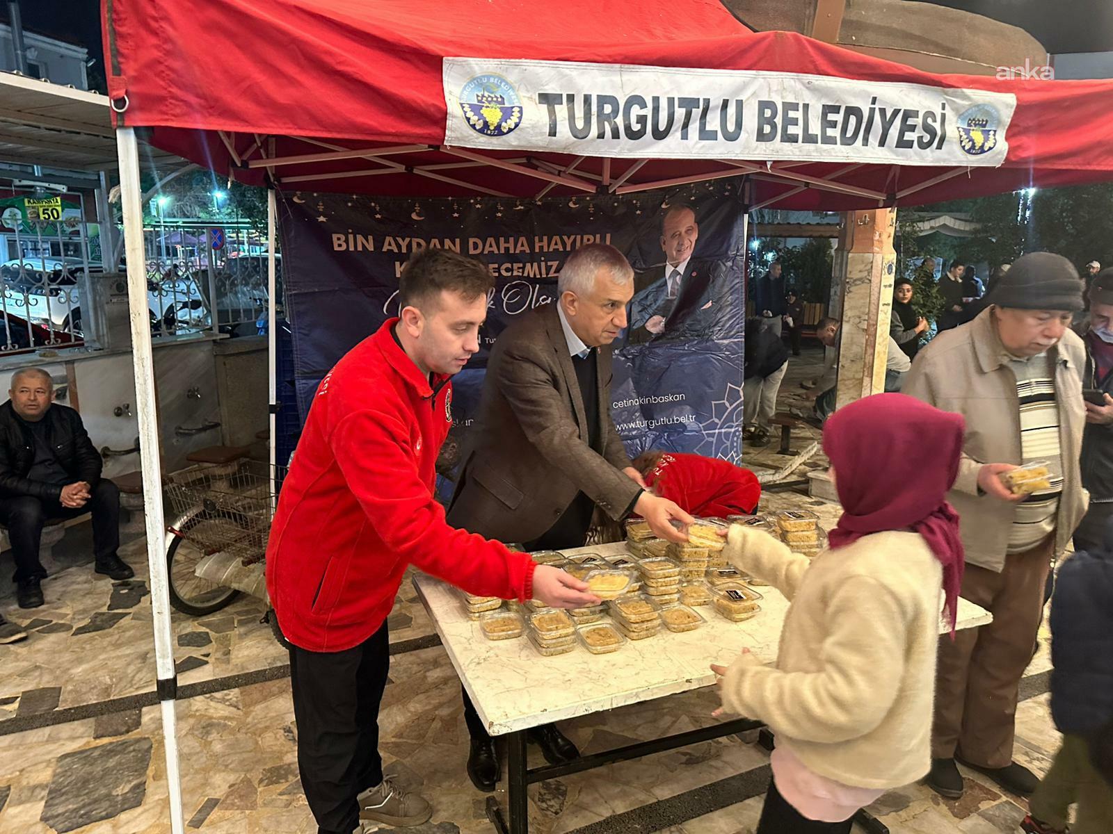 Turgutlu Belediyesi'nden Kadir Gecesi’ne özel helva ikramı