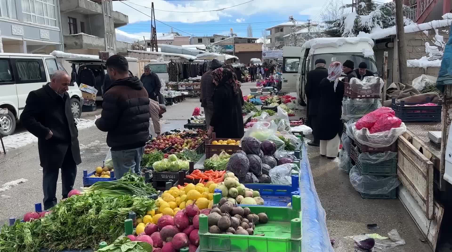 Van'da konuşan yurttaş: "Kuru ekmek bile bulamıyoruz"