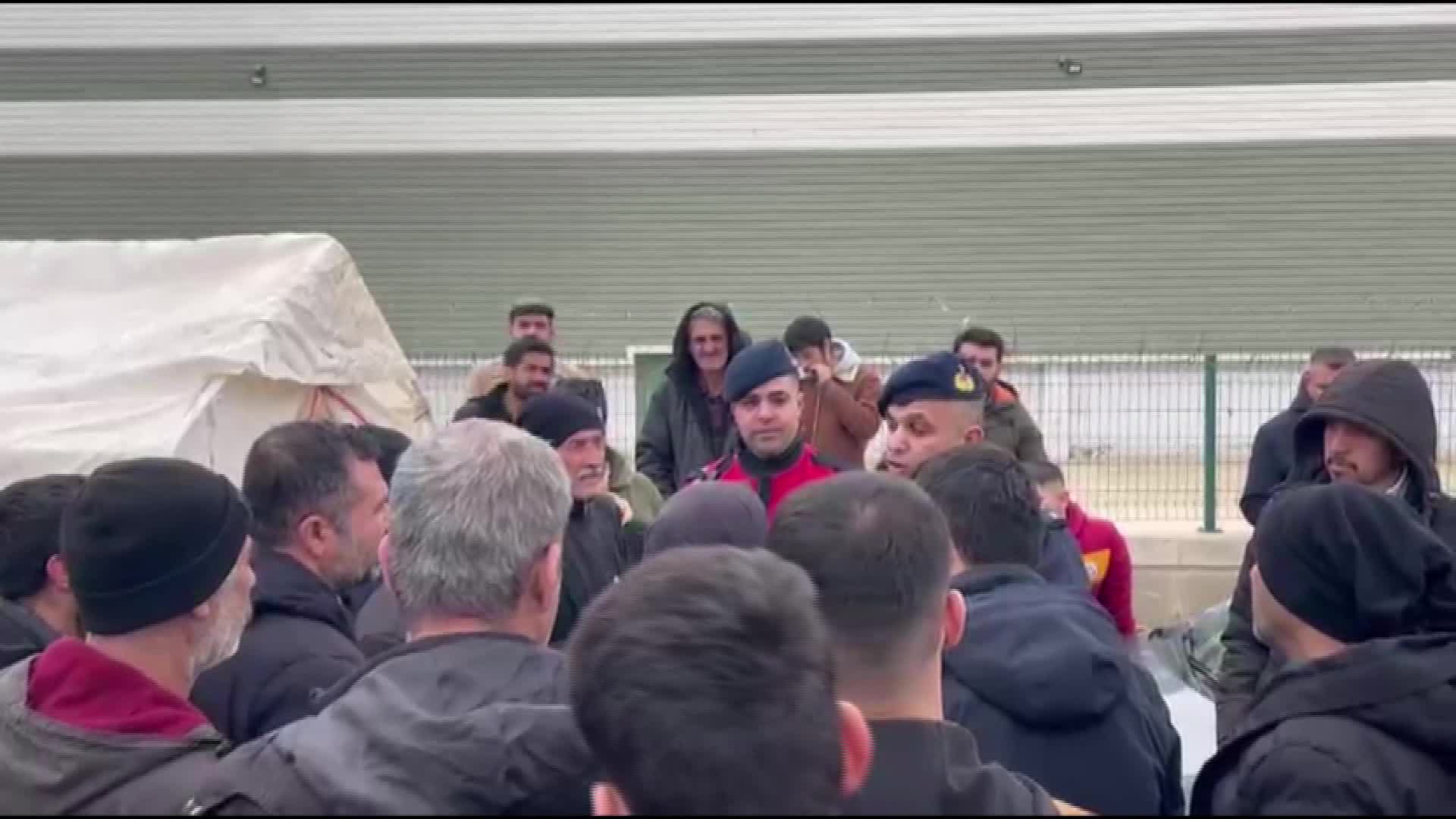 Gaziantep'te Sırma Halı işçilerinin çadırı Jandarma tarafından kaldırıldı