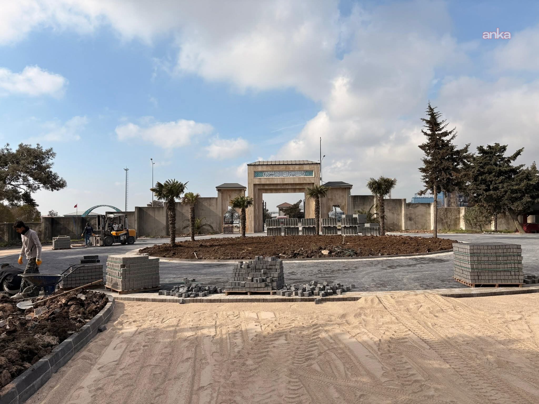 Bandırma Belediyesi’nden şehir mezarlığında bayram hazırlığı